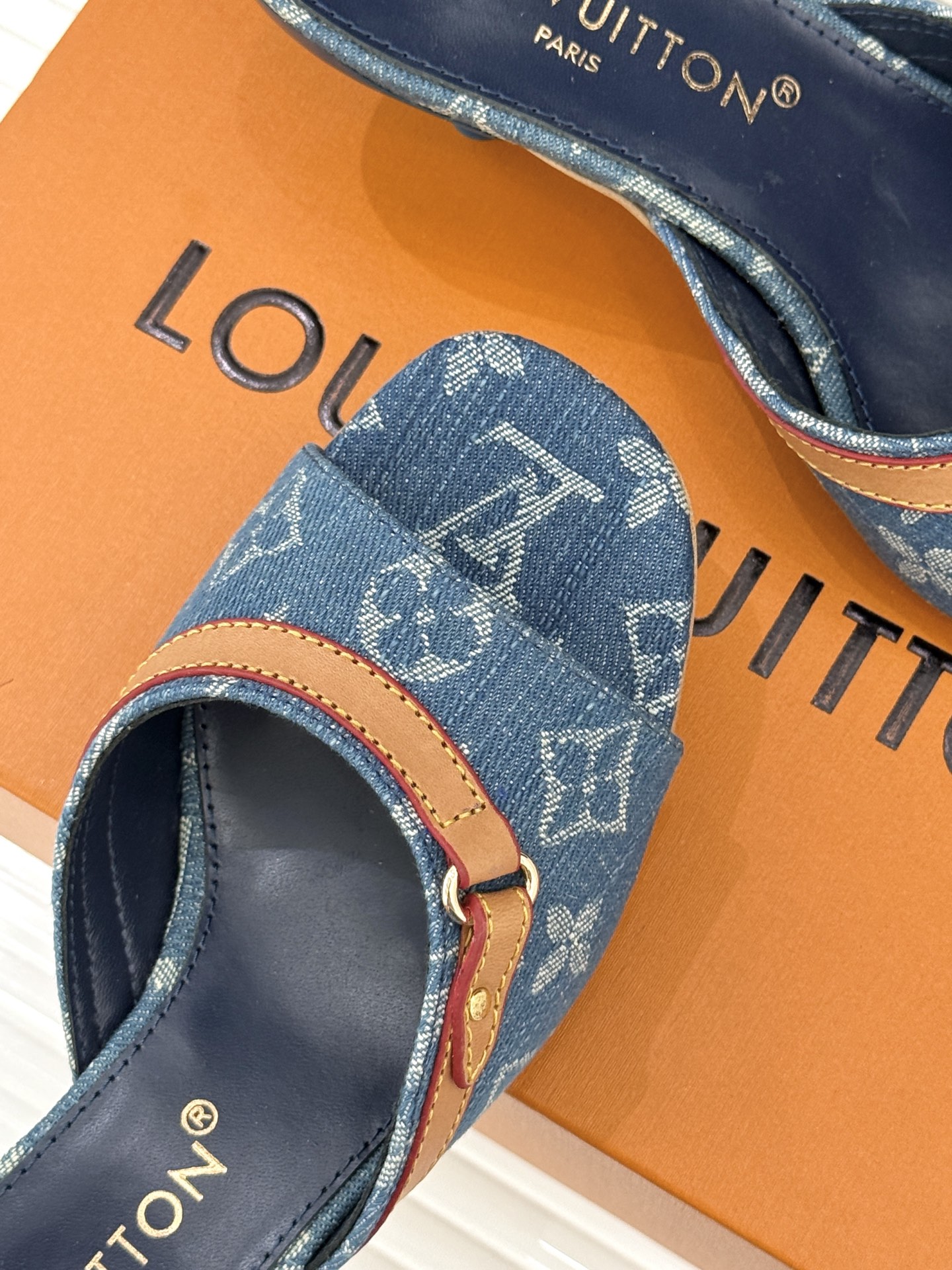 L*V驴家经典老花猫跟拖鞋🆕小红书超级爆款经典经典老花设计 清新俏皮 穿搭率极高 百搭又吸睛大方又百搭 