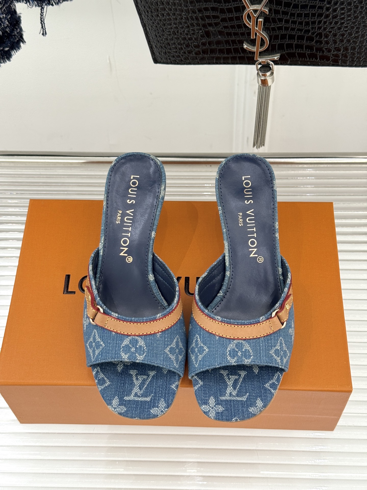 L*V驴家经典老花猫跟拖鞋🆕小红书超级爆款经典经典老花设计 清新俏皮 穿搭率极高 百搭又吸睛大方又百搭 