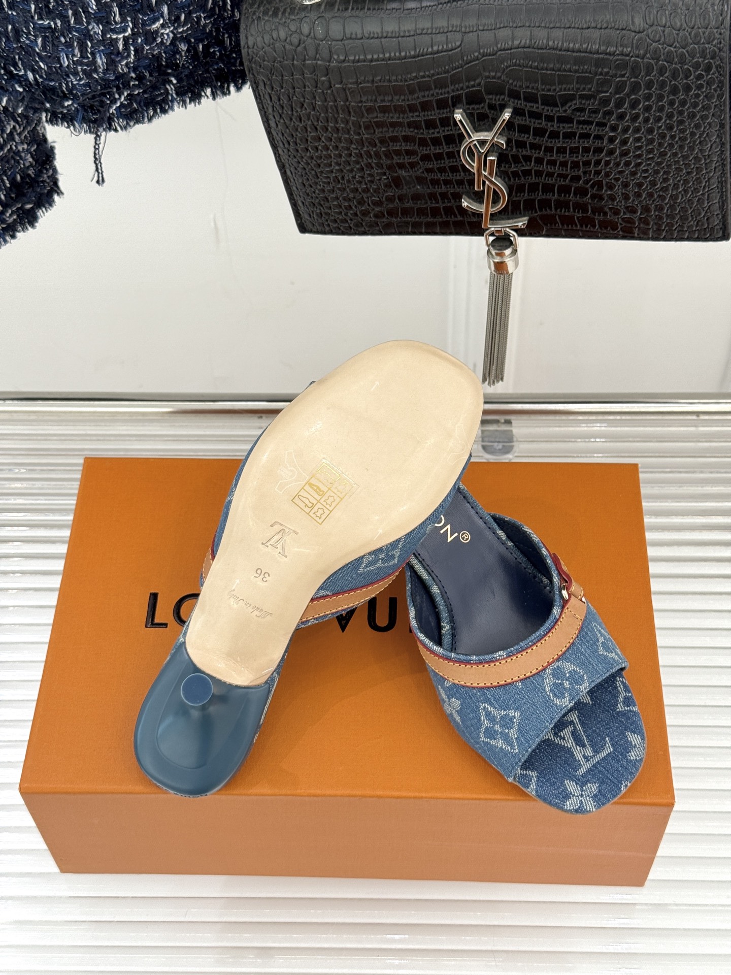 L*V驴家经典老花猫跟拖鞋🆕小红书超级爆款经典经典老花设计 清新俏皮 穿搭率极高 百搭又吸睛大方又百搭 