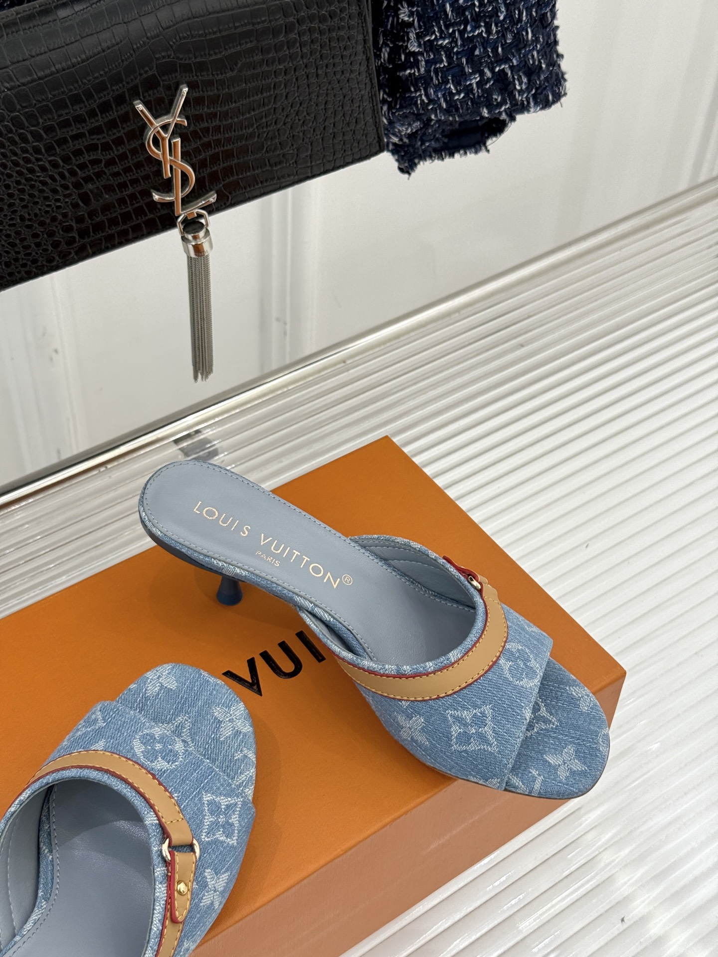 L*V驴家经典老花猫跟拖鞋🆕小红书超级爆款经典经典老花设计 清新俏皮 穿搭率极高 百搭又吸睛大方又百搭 