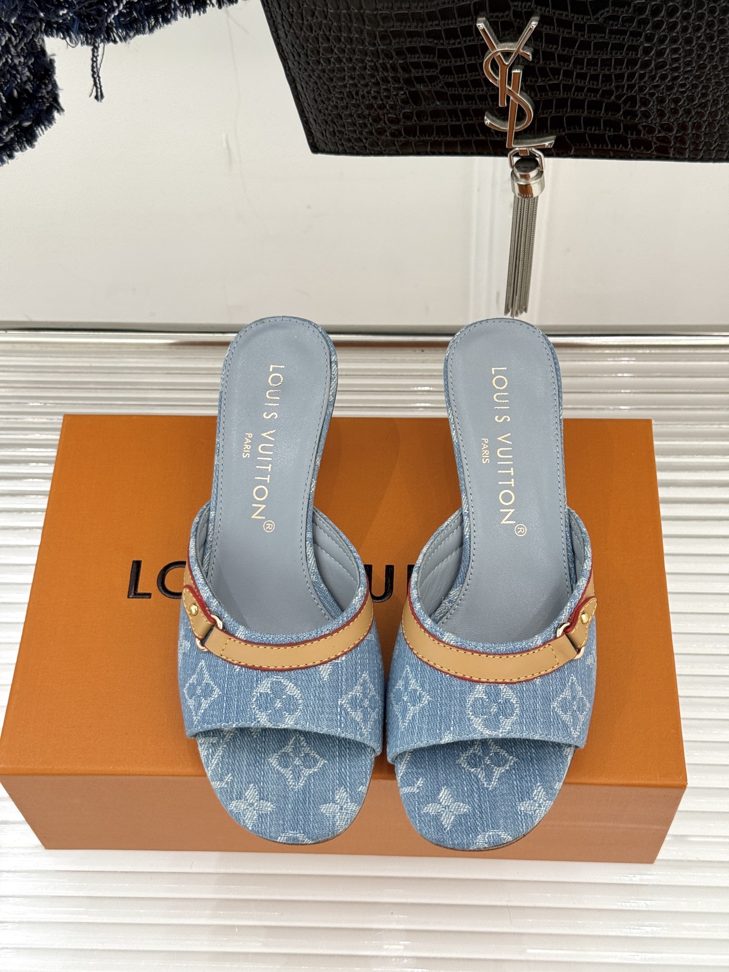 L*V驴家经典老花猫跟拖鞋🆕小红书超级爆款经典经典老花设计 清新俏皮 穿搭率极高 百搭又吸睛大方又百搭 