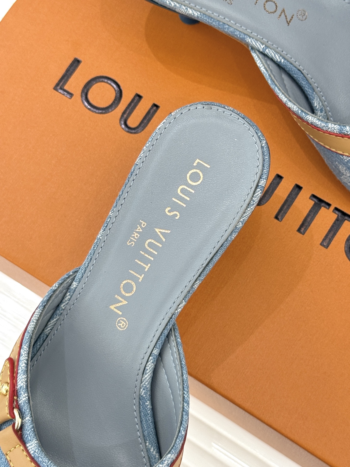 L*V驴家经典老花猫跟拖鞋🆕小红书超级爆款经典经典老花设计 清新俏皮 穿搭率极高 百搭又吸睛大方又百搭 