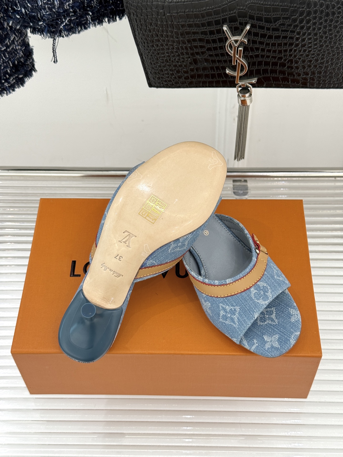 L*V驴家经典老花猫跟拖鞋🆕小红书超级爆款经典经典老花设计 清新俏皮 穿搭率极高 百搭又吸睛大方又百搭 