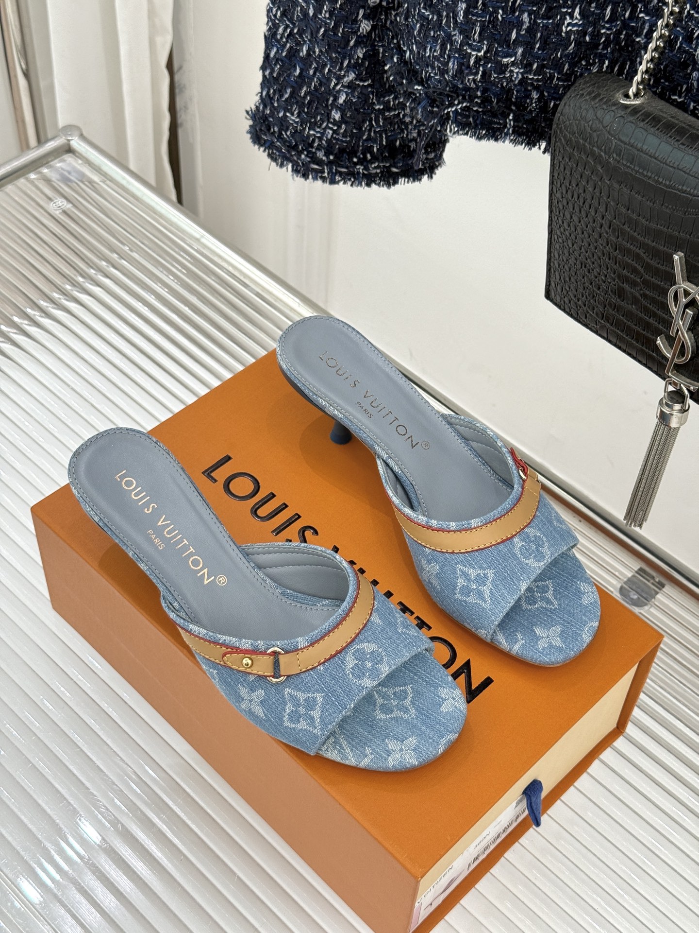 L*V驴家经典老花猫跟拖鞋🆕小红书超级爆款经典经典老花设计 清新俏皮 穿搭率极高 百搭又吸睛大方又百搭 