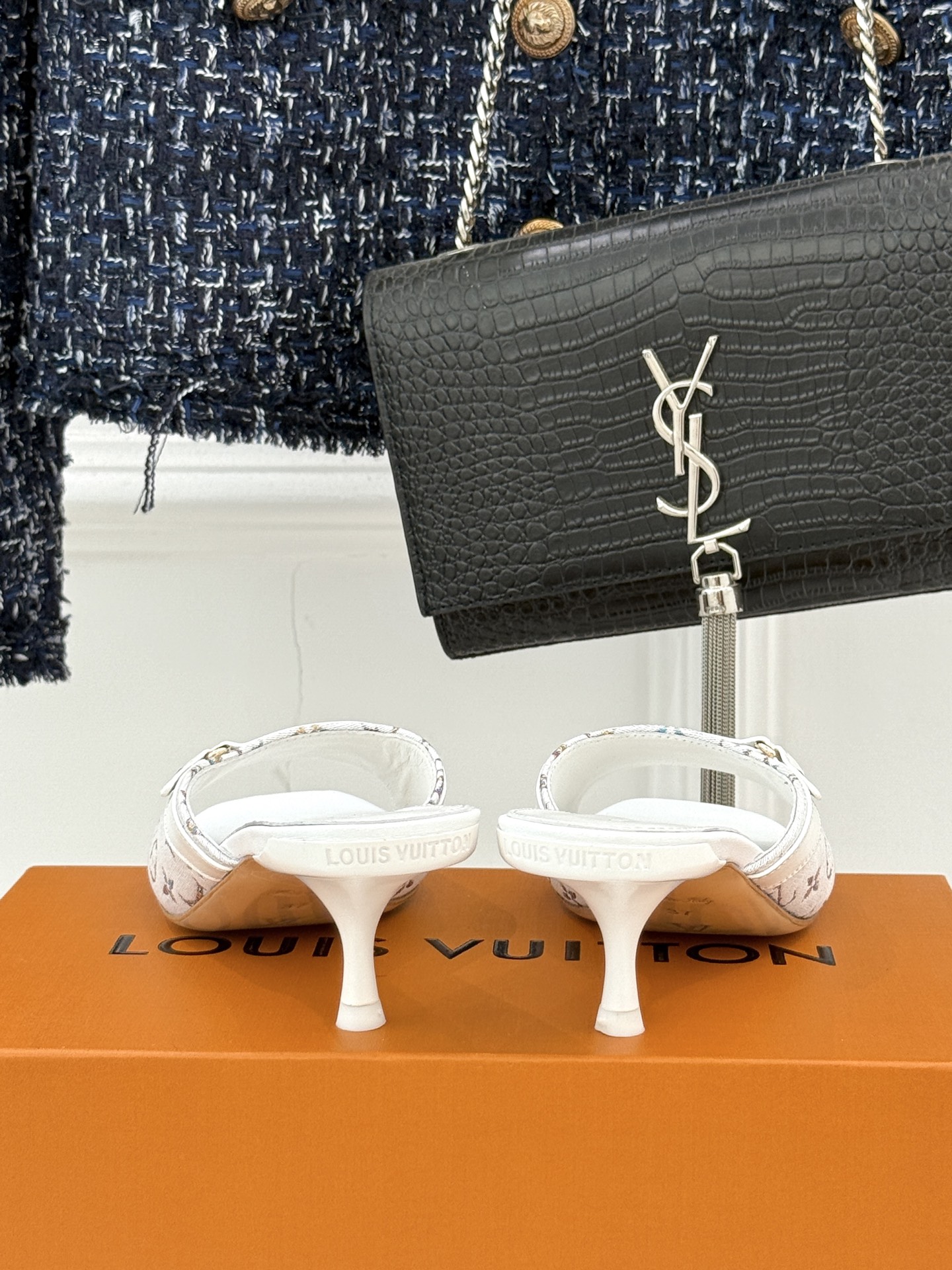 L*V驴家经典老花猫跟拖鞋🆕小红书超级爆款经典经典老花设计 清新俏皮 穿搭率极高 百搭又吸睛大方又百搭 