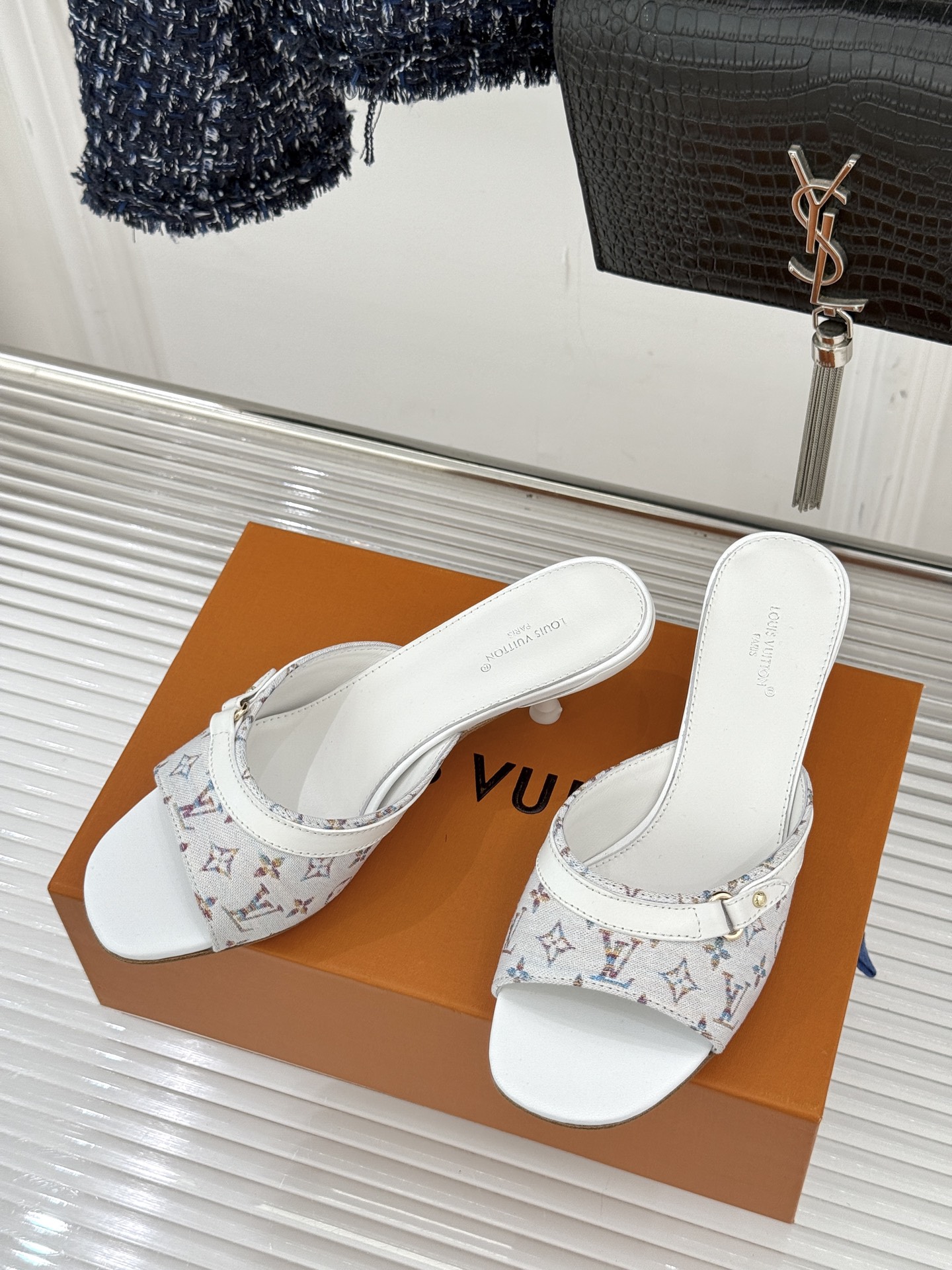 L*V驴家经典老花猫跟拖鞋🆕小红书超级爆款经典经典老花设计 清新俏皮 穿搭率极高 百搭又吸睛大方又百搭 