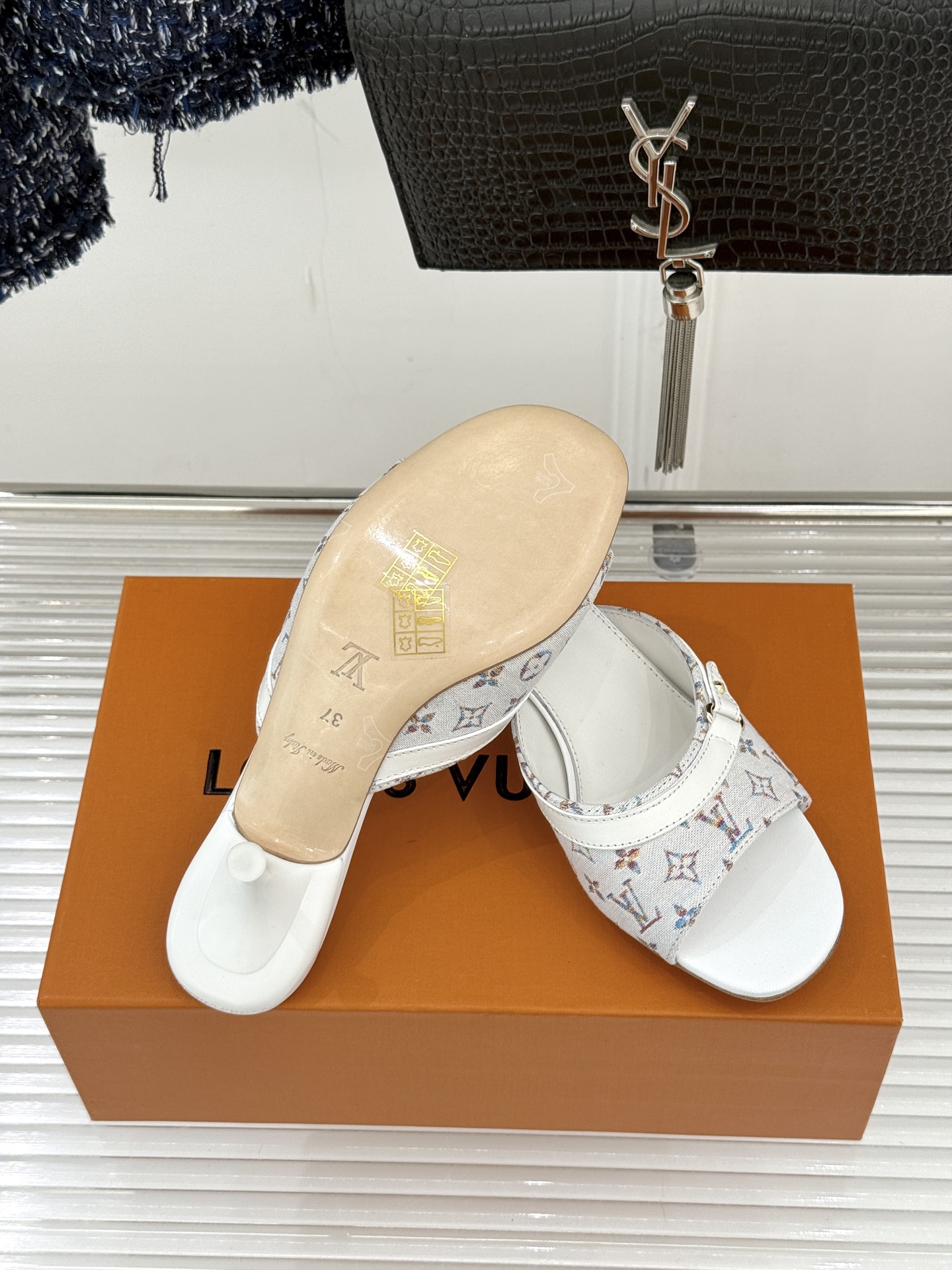 L*V驴家经典老花猫跟拖鞋🆕小红书超级爆款经典经典老花设计 清新俏皮 穿搭率极高 百搭又吸睛大方又百搭 