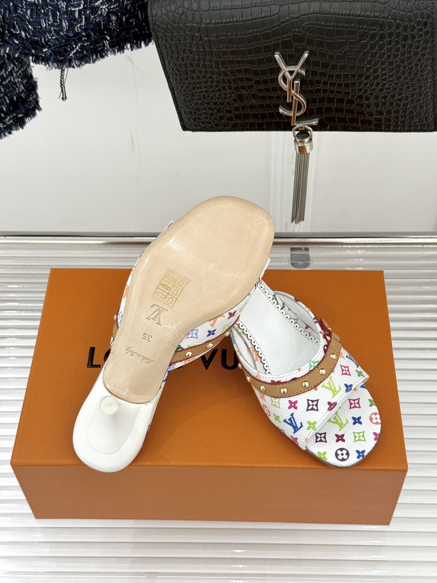 L*V驴家经典老花猫跟拖鞋🆕小红书超级爆款经典经典老花设计 清新俏皮 穿搭率极高 百搭又吸睛大方又百搭 