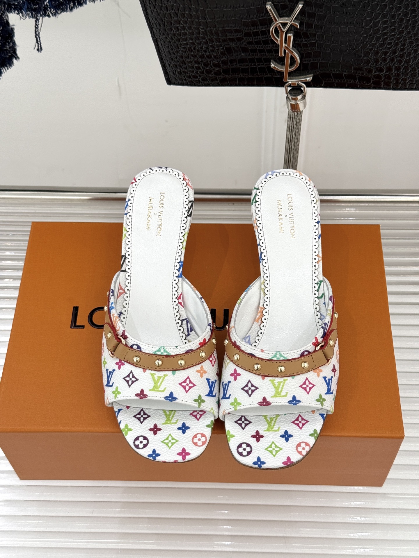 L*V驴家经典老花猫跟拖鞋🆕小红书超级爆款经典经典老花设计 清新俏皮 穿搭率极高 百搭又吸睛大方又百搭 