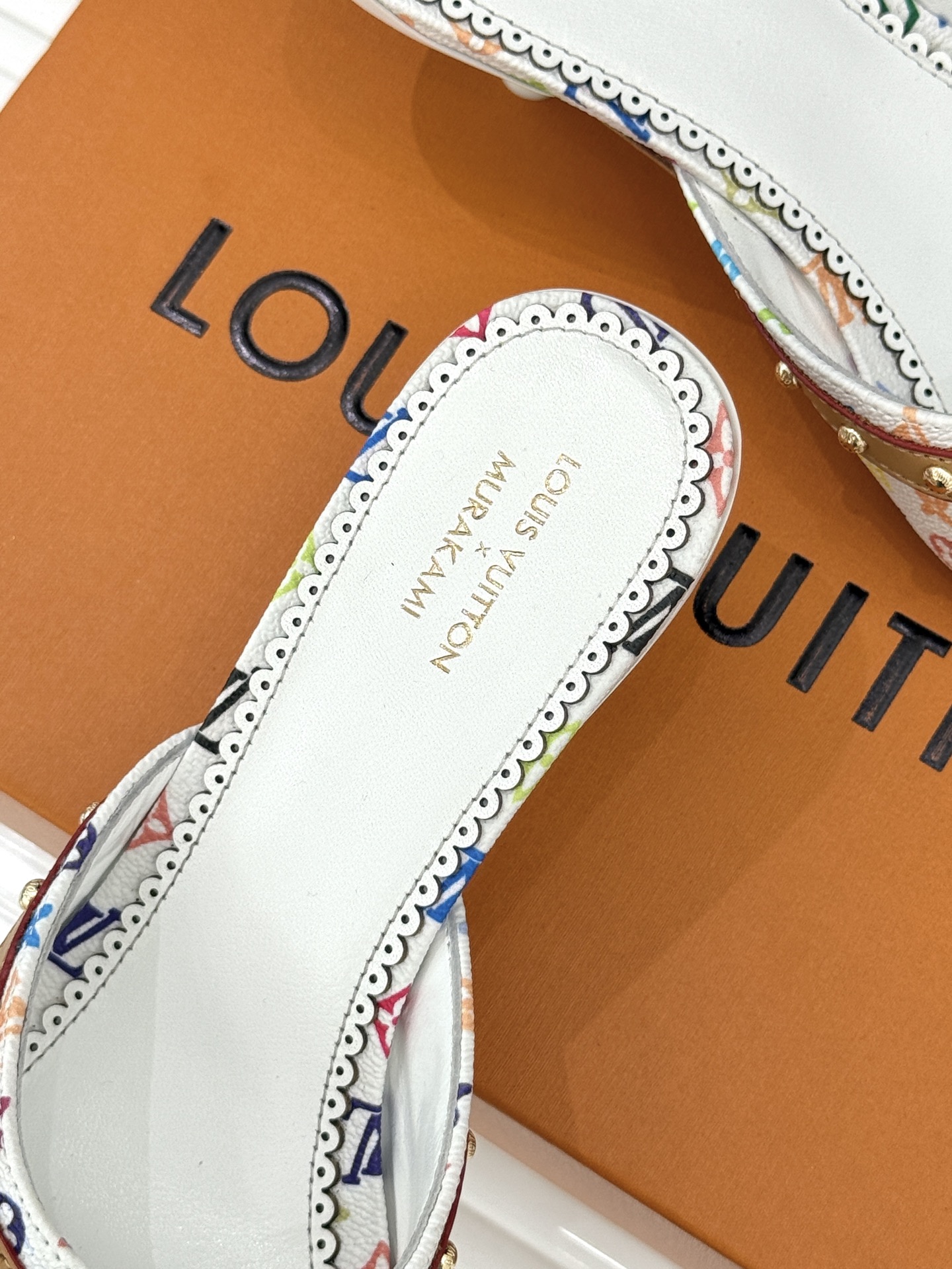 L*V驴家经典老花猫跟拖鞋🆕小红书超级爆款经典经典老花设计 清新俏皮 穿搭率极高 百搭又吸睛大方又百搭 