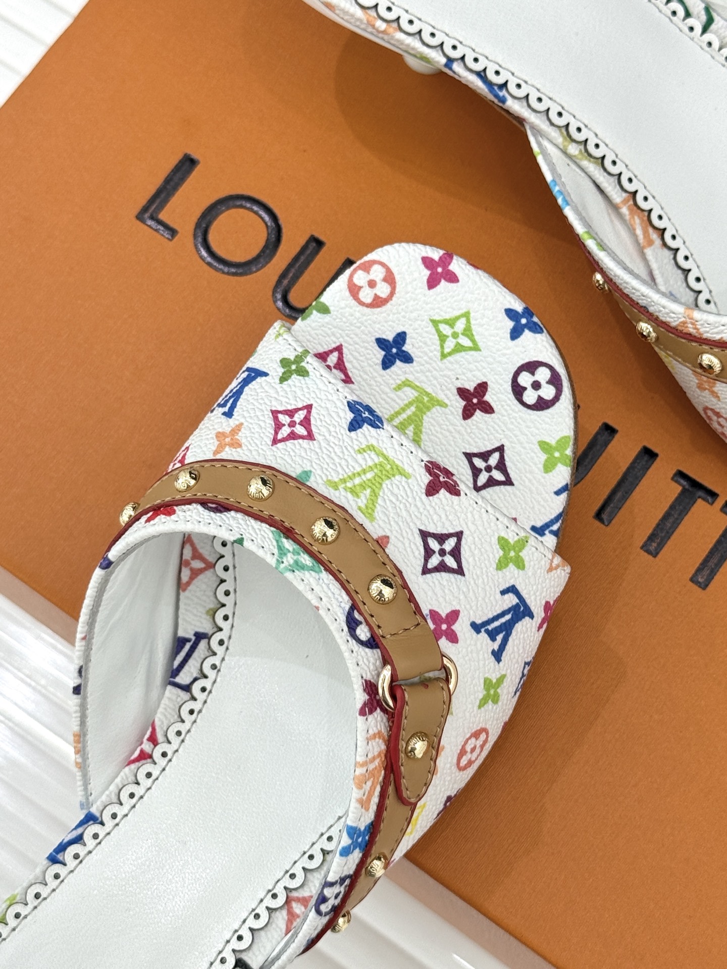 L*V驴家经典老花猫跟拖鞋🆕小红书超级爆款经典经典老花设计 清新俏皮 穿搭率极高 百搭又吸睛大方又百搭 