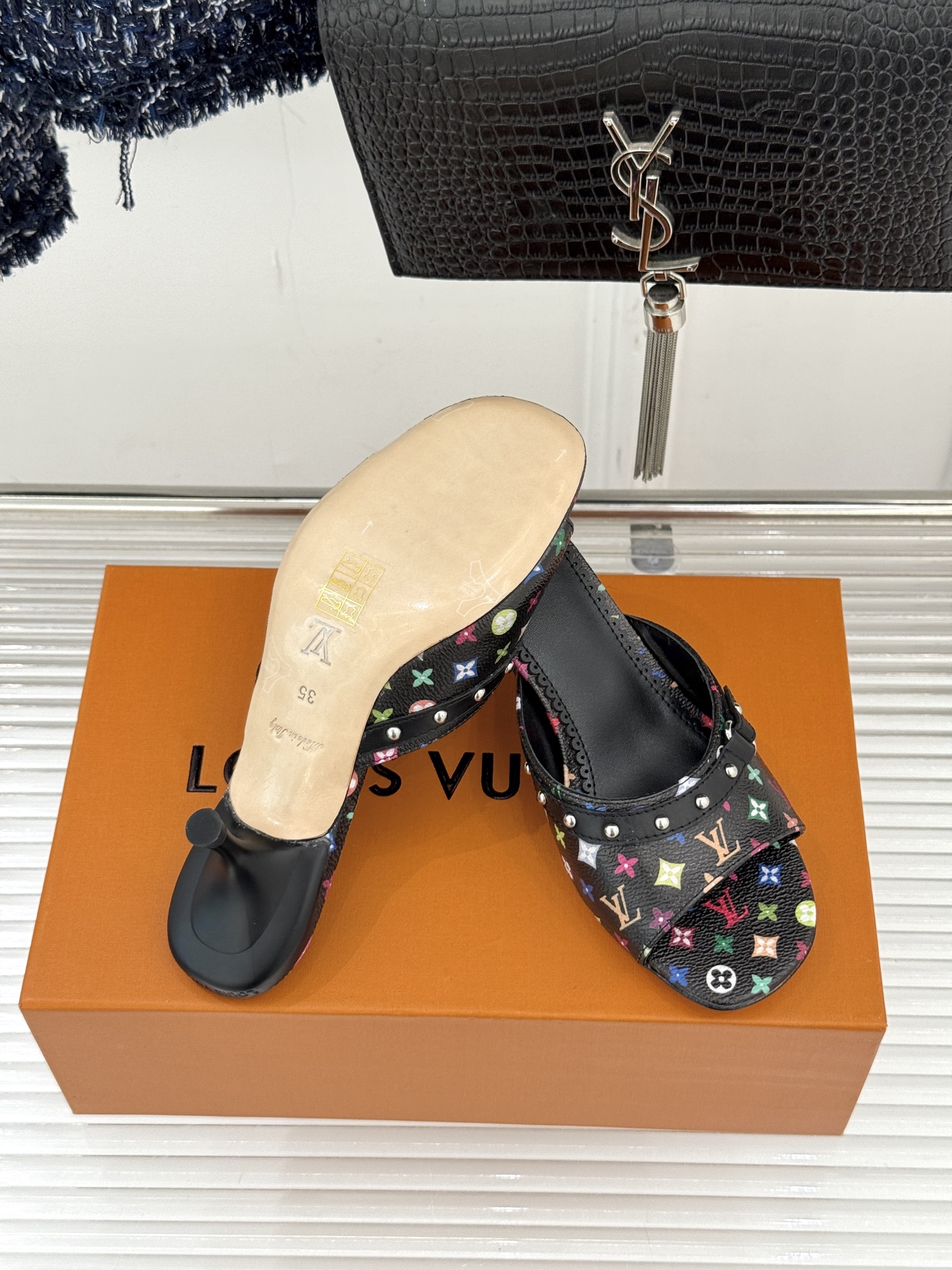 L*V驴家经典老花猫跟拖鞋🆕小红书超级爆款经典经典老花设计 清新俏皮 穿搭率极高 百搭又吸睛大方又百搭 