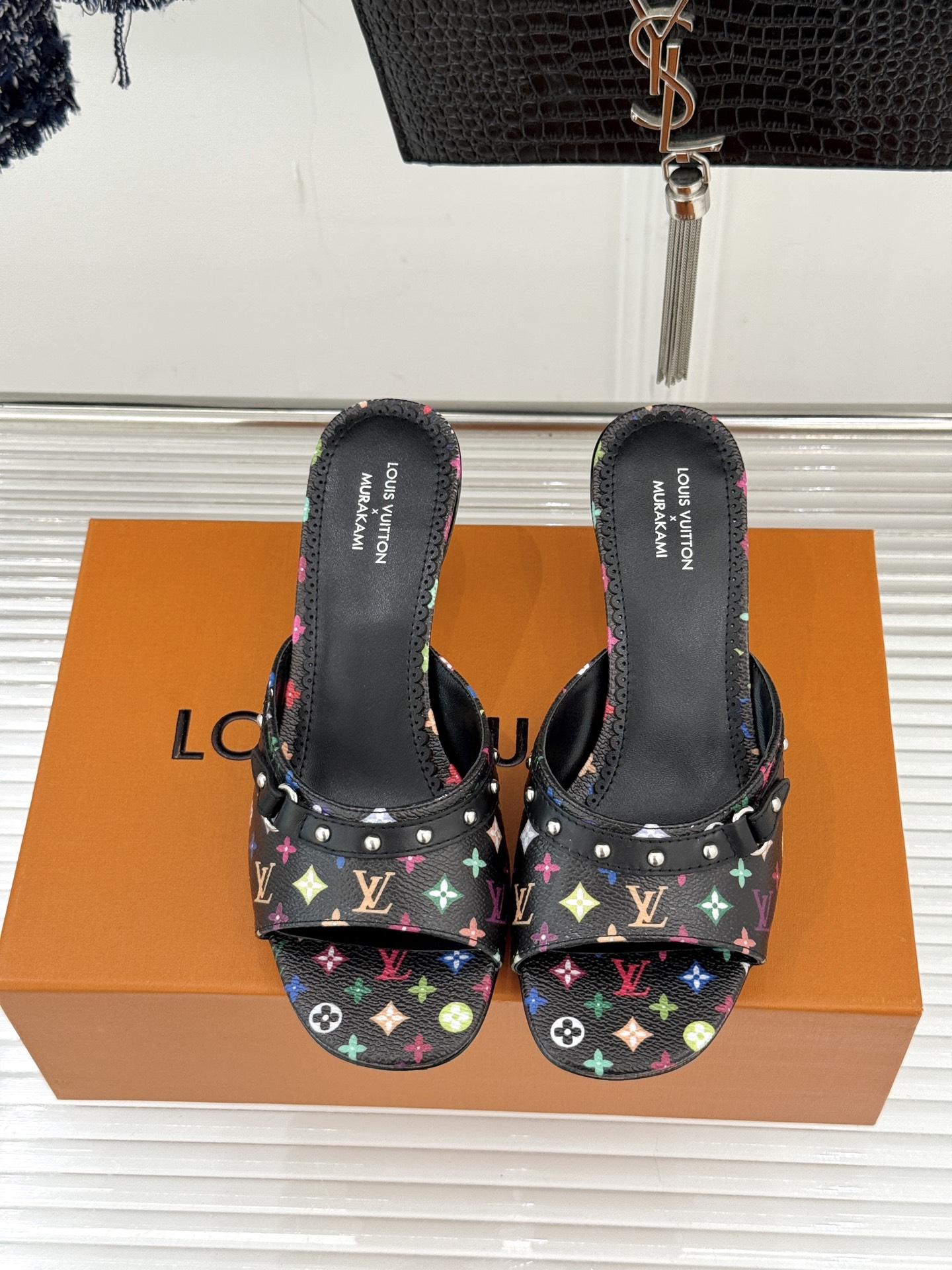 L*V驴家经典老花猫跟拖鞋🆕小红书超级爆款经典经典老花设计 清新俏皮 穿搭率极高 百搭又吸睛大方又百搭 