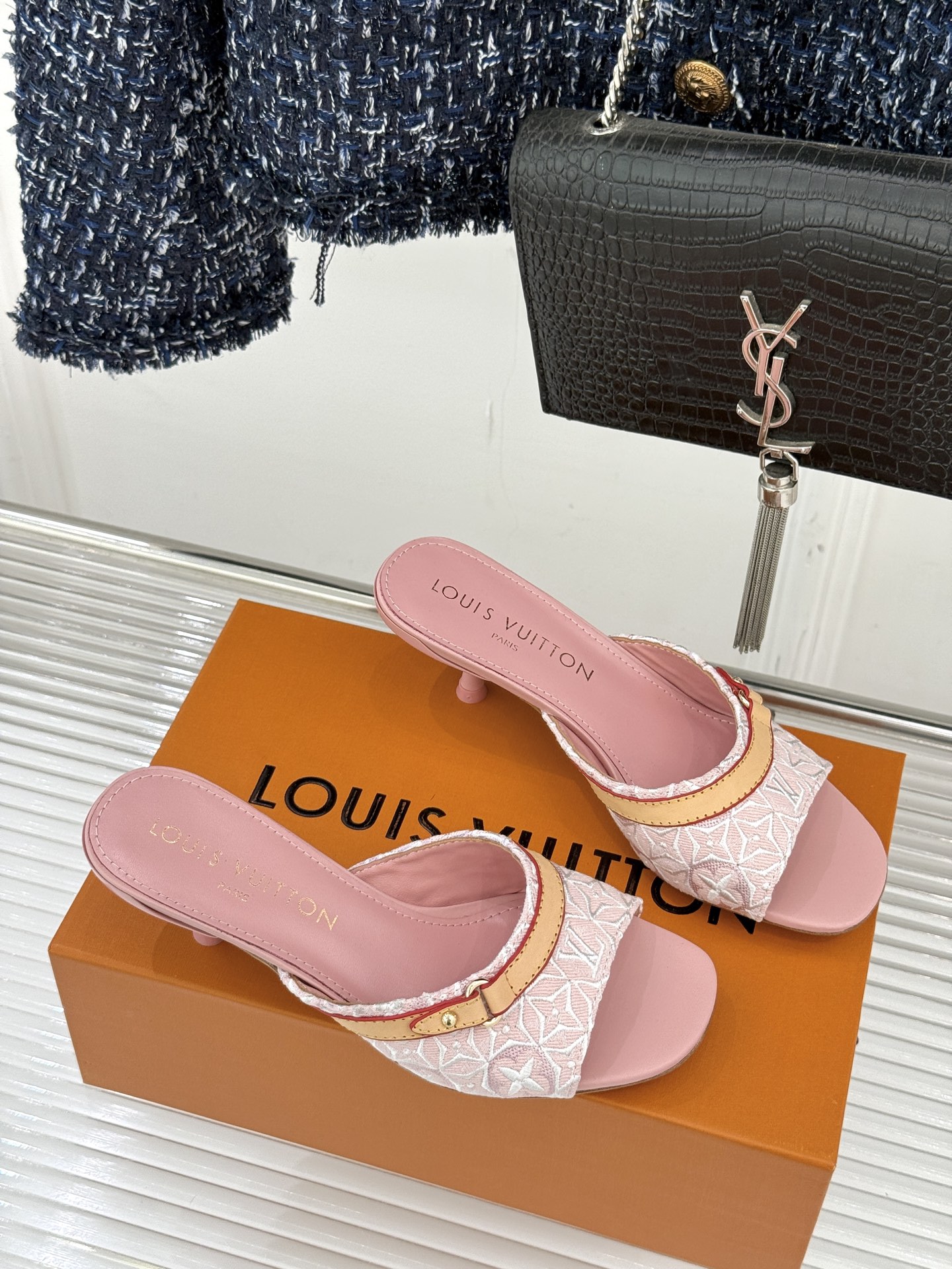 L*V驴家经典老花猫跟拖鞋🆕小红书超级爆款经典经典老花设计 清新俏皮 穿搭率极高 百搭又吸睛大方又百搭 