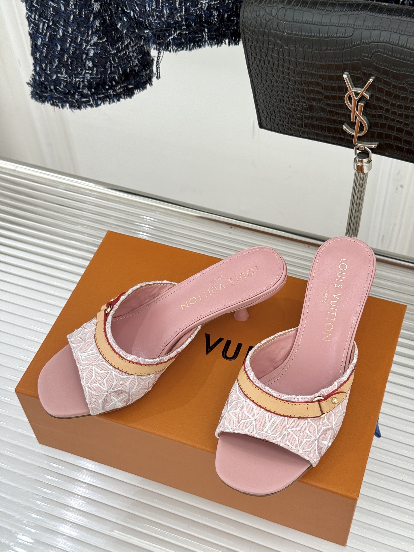 L*V驴家经典老花猫跟拖鞋🆕小红书超级爆款经典经典老花设计 清新俏皮 穿搭率极高 百搭又吸睛大方又百搭 