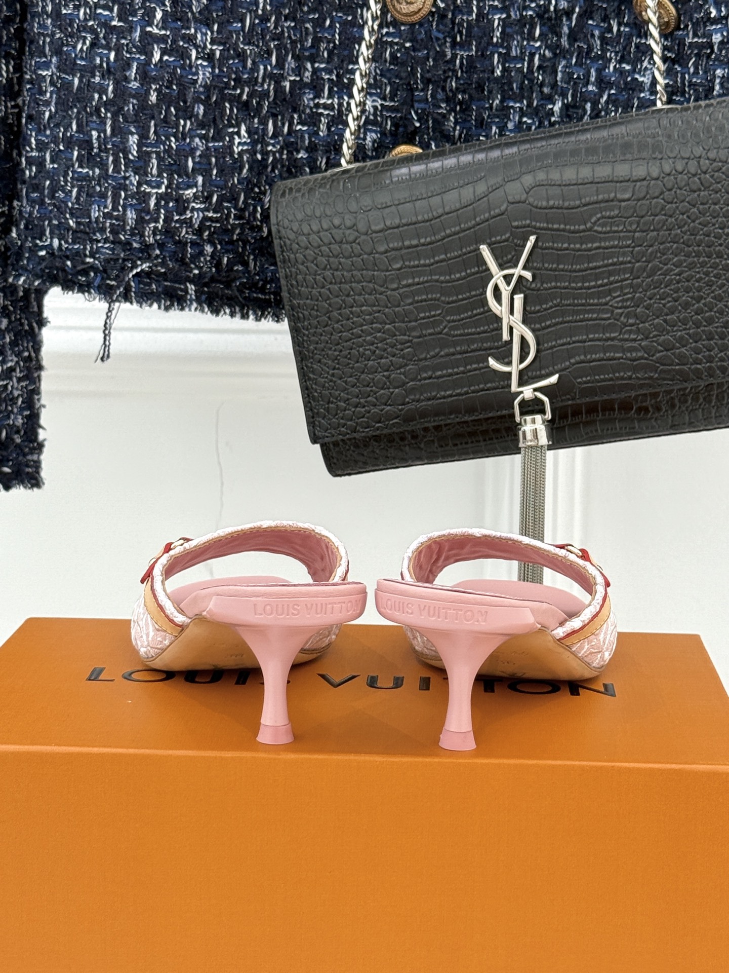 L*V驴家经典老花猫跟拖鞋🆕小红书超级爆款经典经典老花设计 清新俏皮 穿搭率极高 百搭又吸睛大方又百搭 