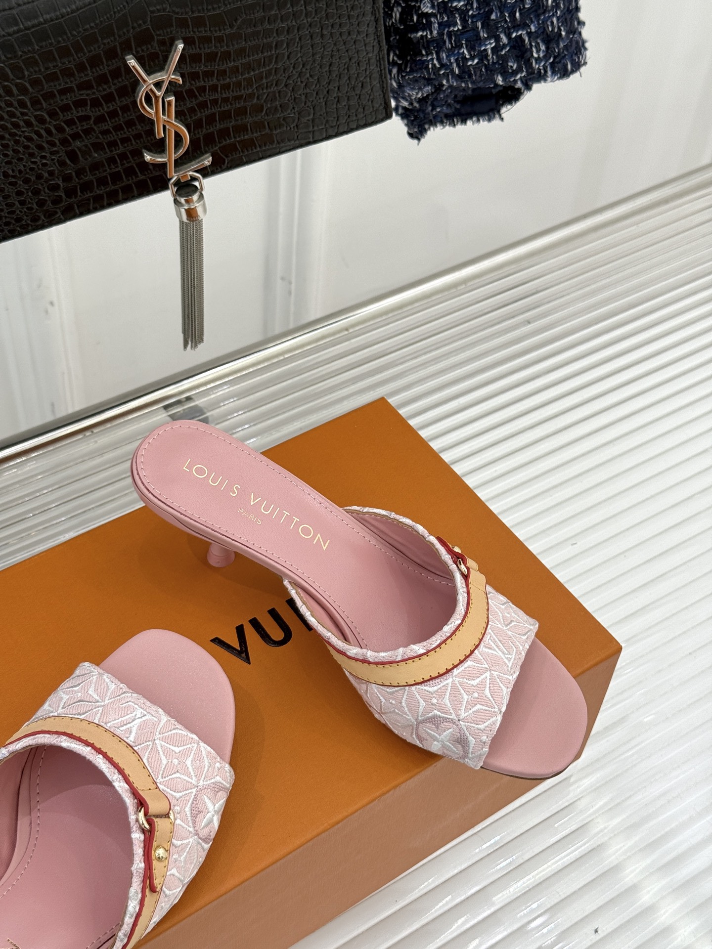 L*V驴家经典老花猫跟拖鞋🆕小红书超级爆款经典经典老花设计 清新俏皮 穿搭率极高 百搭又吸睛大方又百搭 