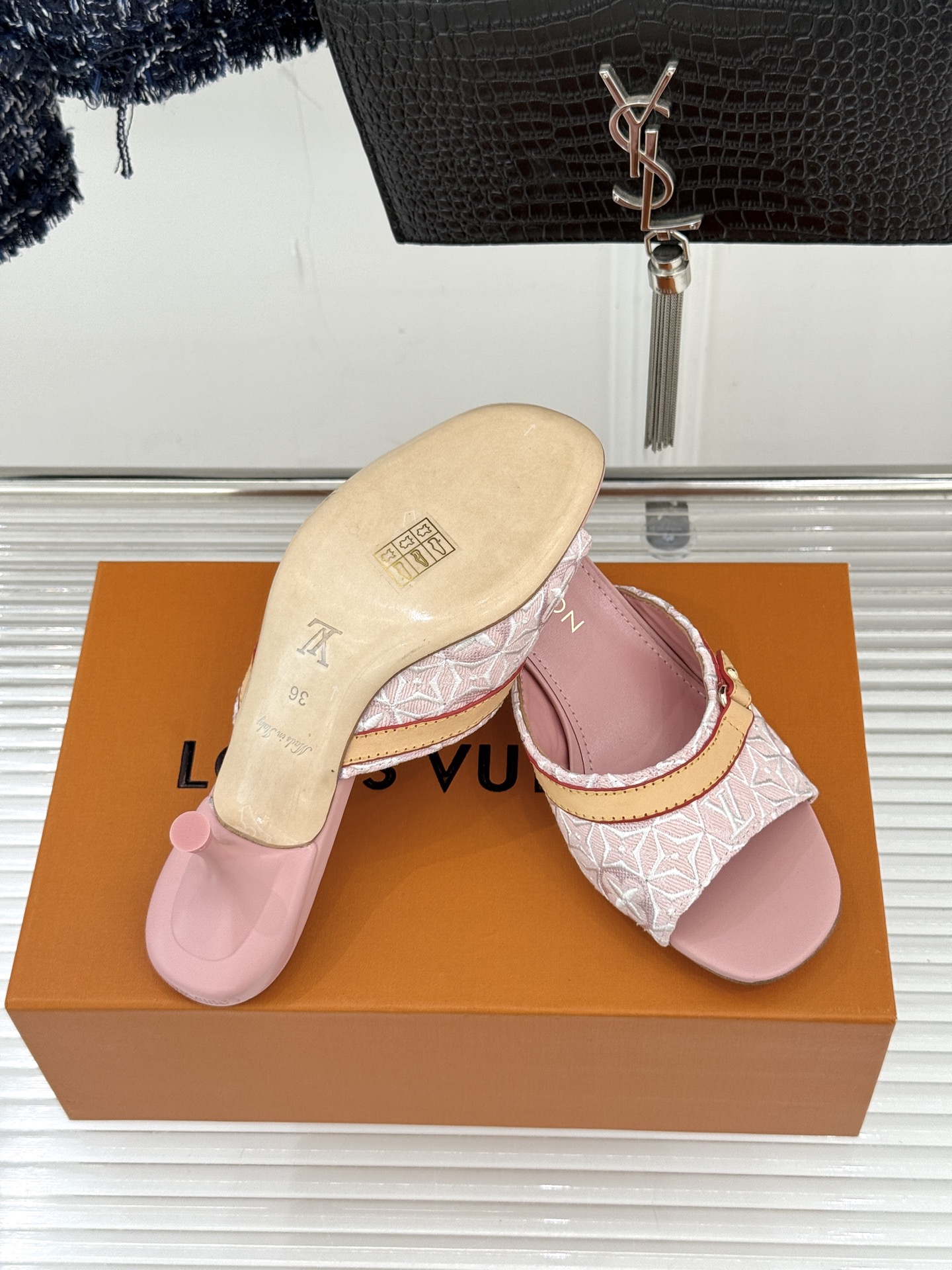 L*V驴家经典老花猫跟拖鞋🆕小红书超级爆款经典经典老花设计 清新俏皮 穿搭率极高 百搭又吸睛大方又百搭 