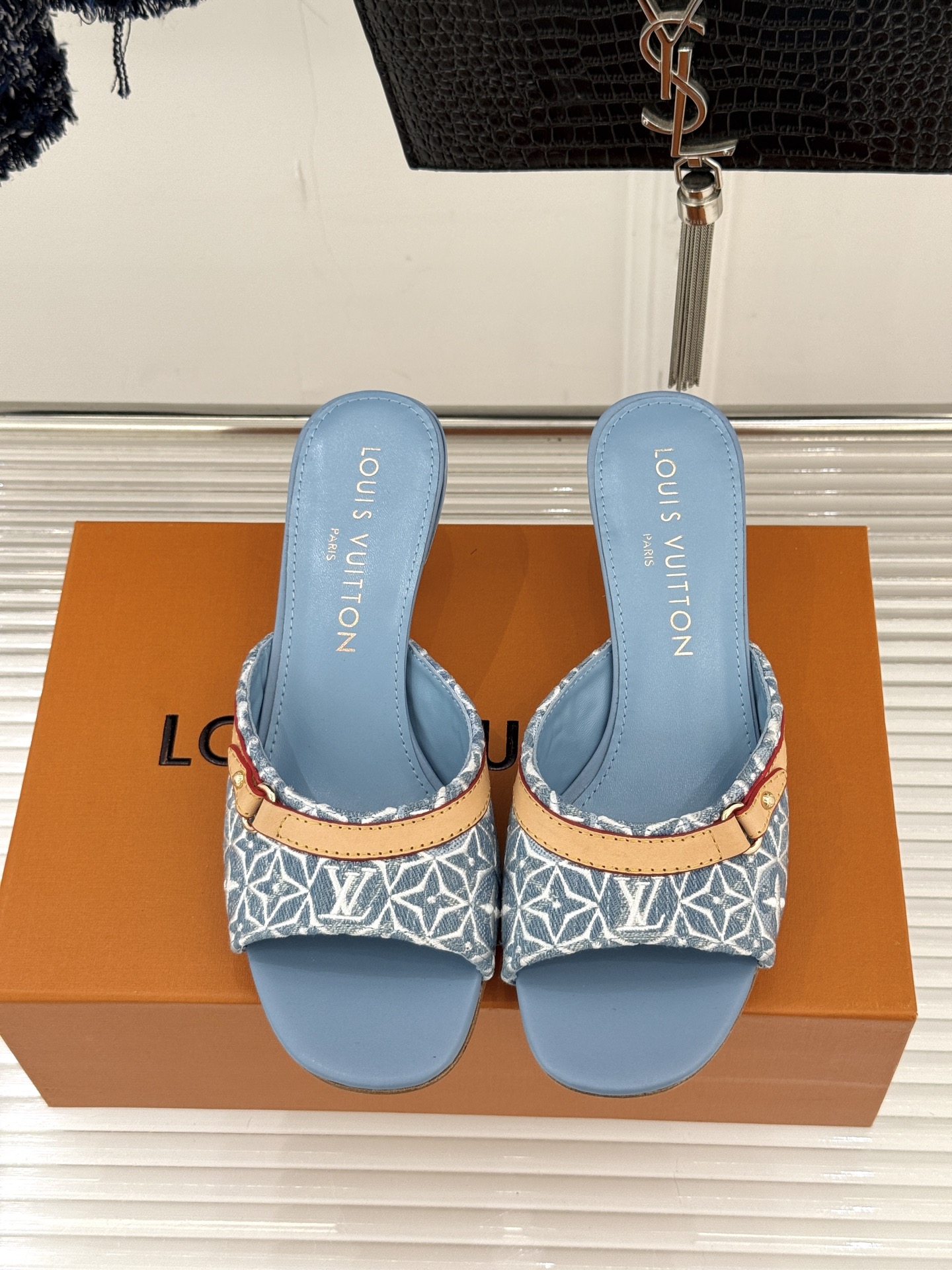 L*V驴家经典老花猫跟拖鞋🆕小红书超级爆款经典经典老花设计 清新俏皮 穿搭率极高 百搭又吸睛大方又百搭 