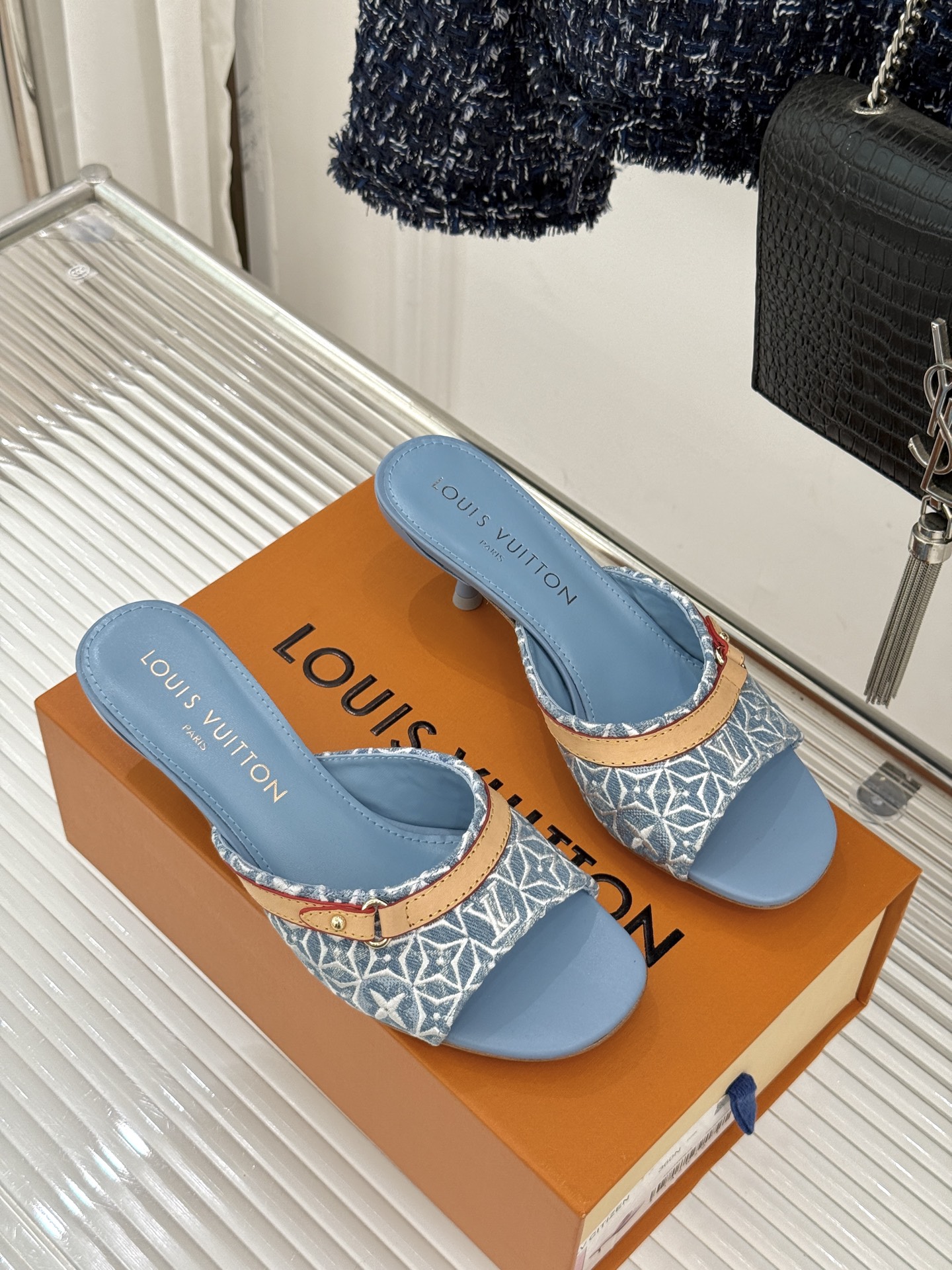 L*V驴家经典老花猫跟拖鞋🆕小红书超级爆款经典经典老花设计 清新俏皮 穿搭率极高 百搭又吸睛大方又百搭 