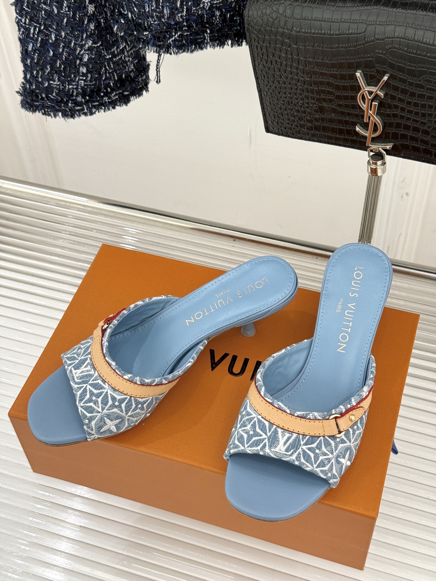 L*V驴家经典老花猫跟拖鞋🆕小红书超级爆款经典经典老花设计 清新俏皮 穿搭率极高 百搭又吸睛大方又百搭 