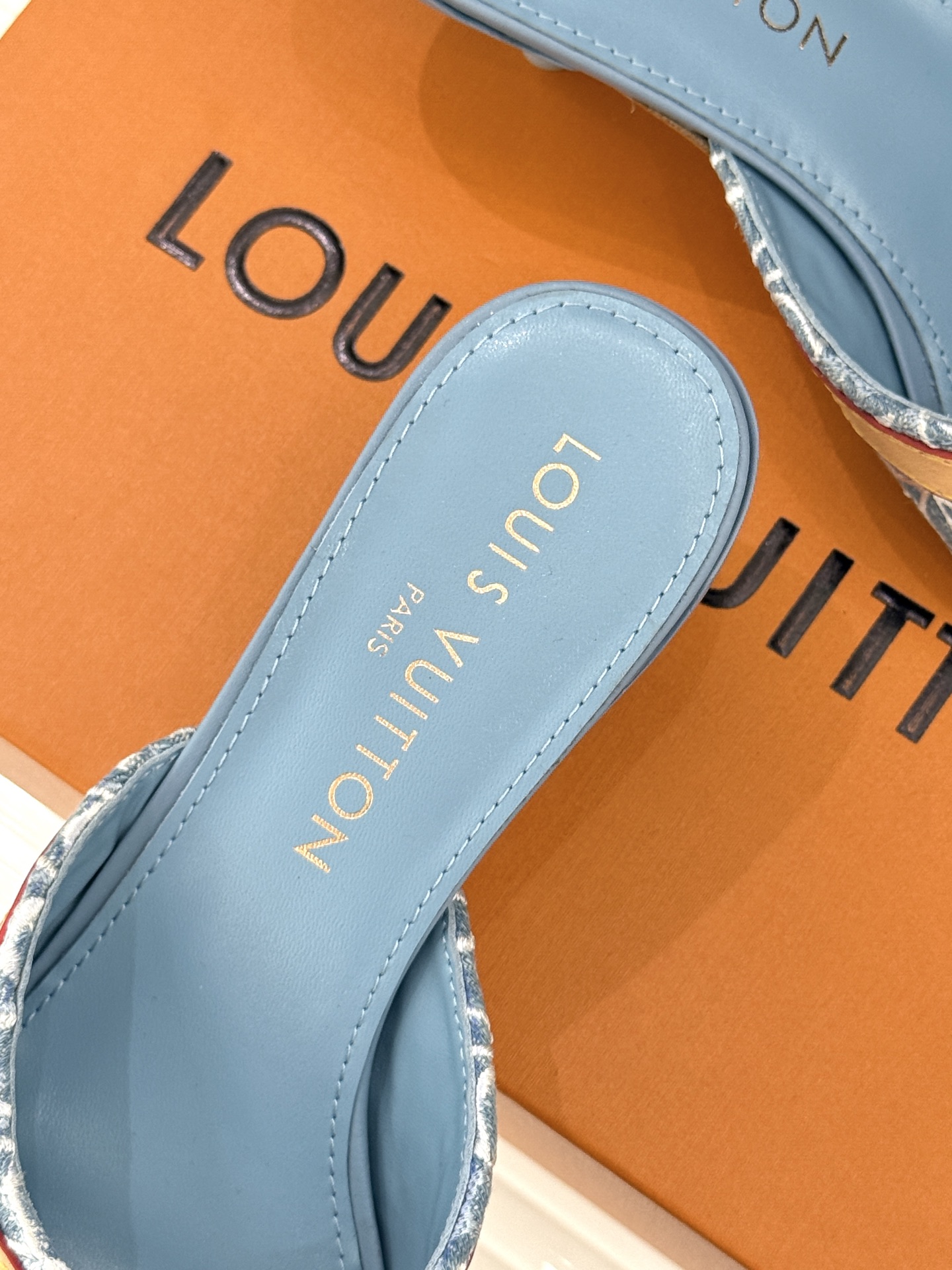 L*V驴家经典老花猫跟拖鞋🆕小红书超级爆款经典经典老花设计 清新俏皮 穿搭率极高 百搭又吸睛大方又百搭 