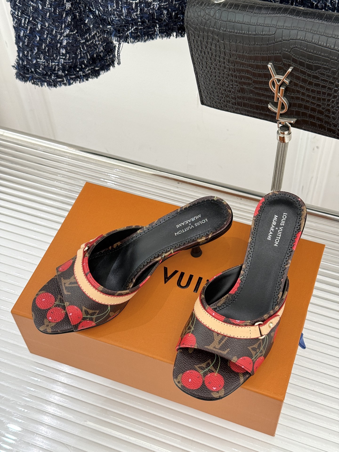 L*V驴家经典老花猫跟拖鞋🆕小红书超级爆款经典经典老花设计 清新俏皮 穿搭率极高 百搭又吸睛大方又百搭 