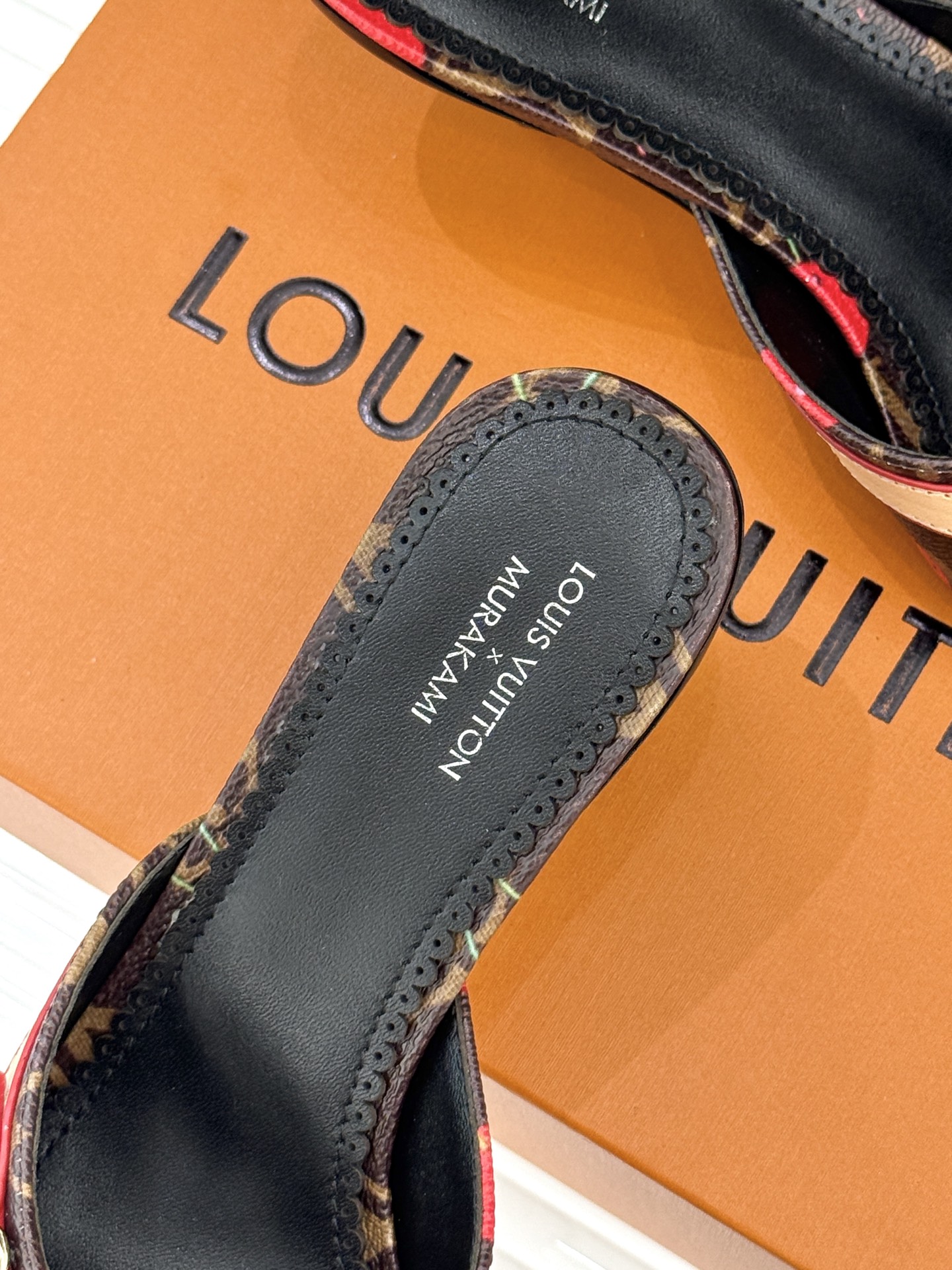 L*V驴家经典老花猫跟拖鞋🆕小红书超级爆款经典经典老花设计 清新俏皮 穿搭率极高 百搭又吸睛大方又百搭 