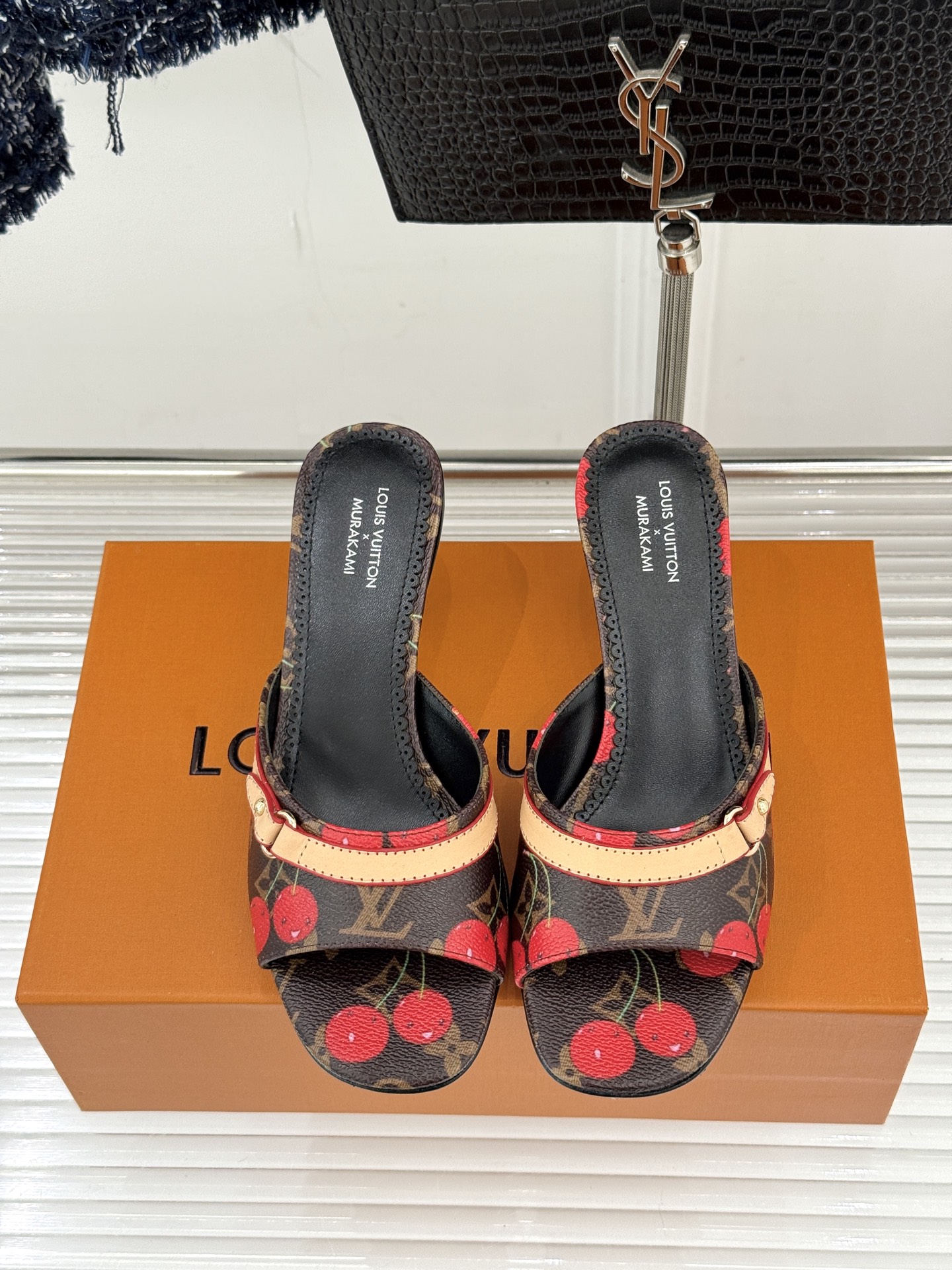 L*V驴家经典老花猫跟拖鞋🆕小红书超级爆款经典经典老花设计 清新俏皮 穿搭率极高 百搭又吸睛大方又百搭 