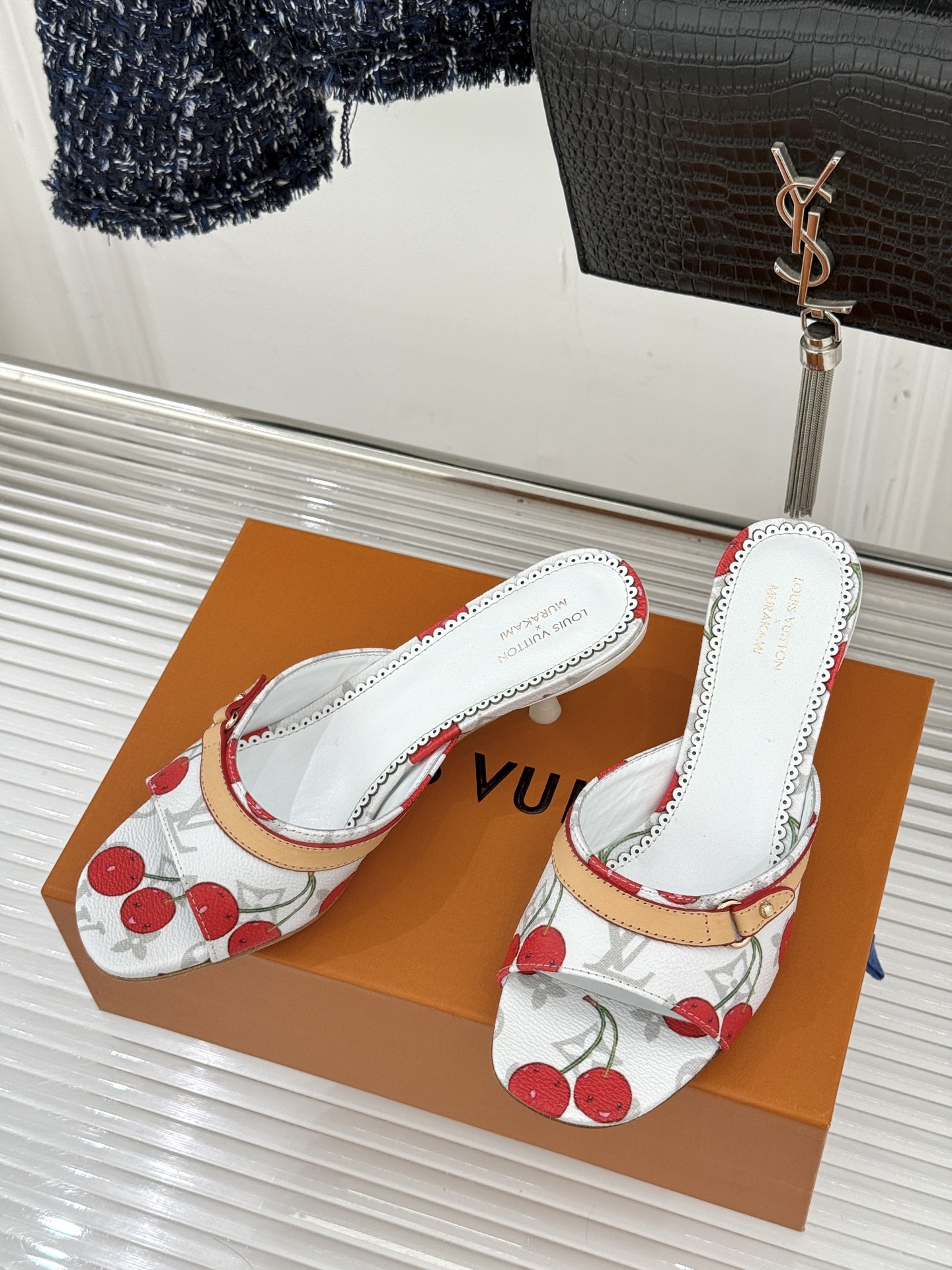 L*V驴家经典老花猫跟拖鞋🆕小红书超级爆款经典经典老花设计 清新俏皮 穿搭率极高 百搭又吸睛大方又百搭 