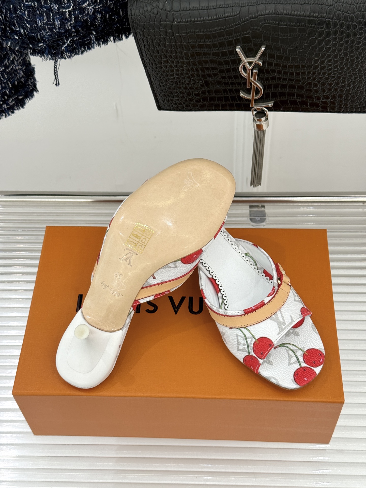 L*V驴家经典老花猫跟拖鞋🆕小红书超级爆款经典经典老花设计 清新俏皮 穿搭率极高 百搭又吸睛大方又百搭 