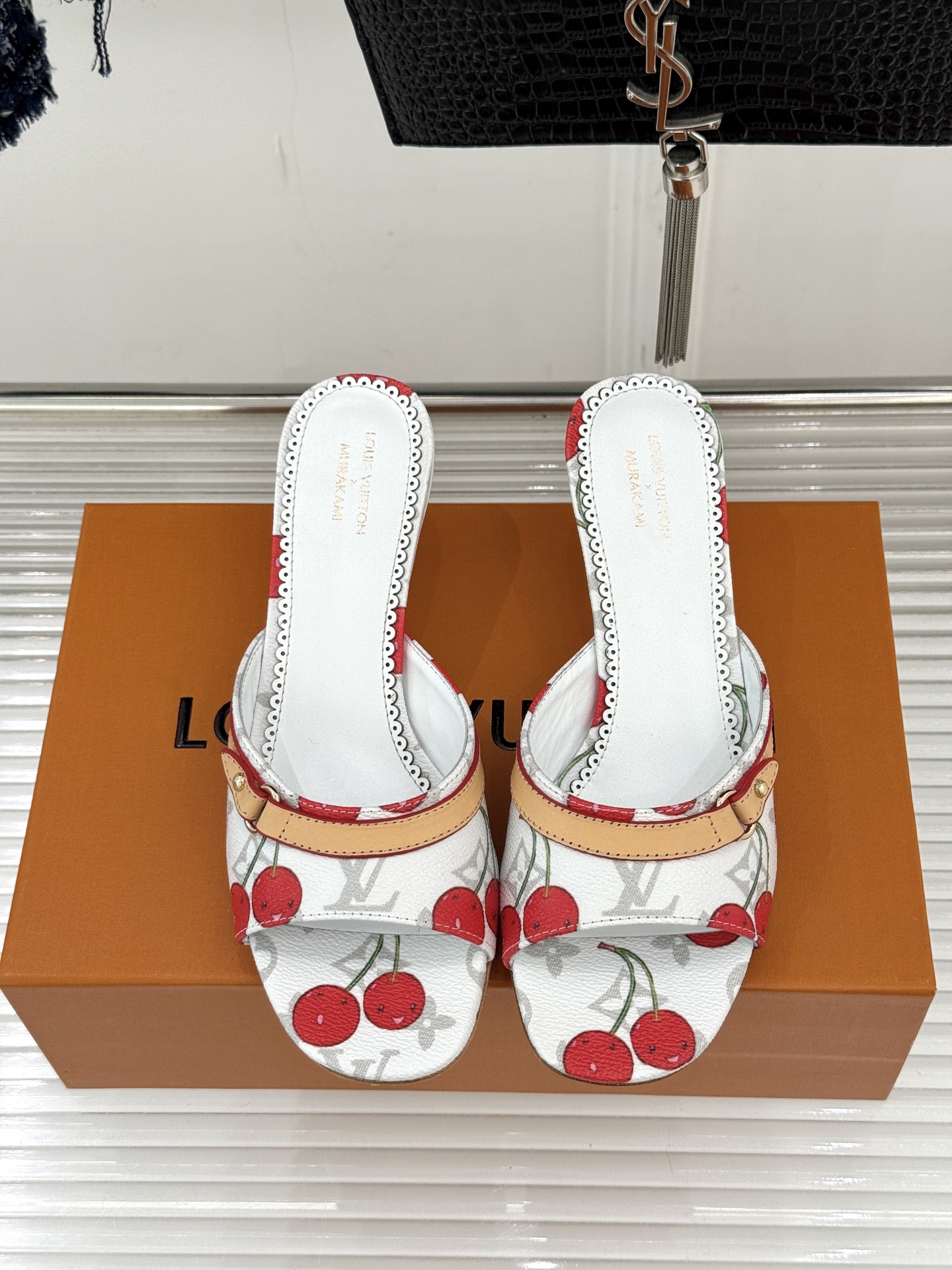 L*V驴家经典老花猫跟拖鞋🆕小红书超级爆款经典经典老花设计 清新俏皮 穿搭率极高 百搭又吸睛大方又百搭 