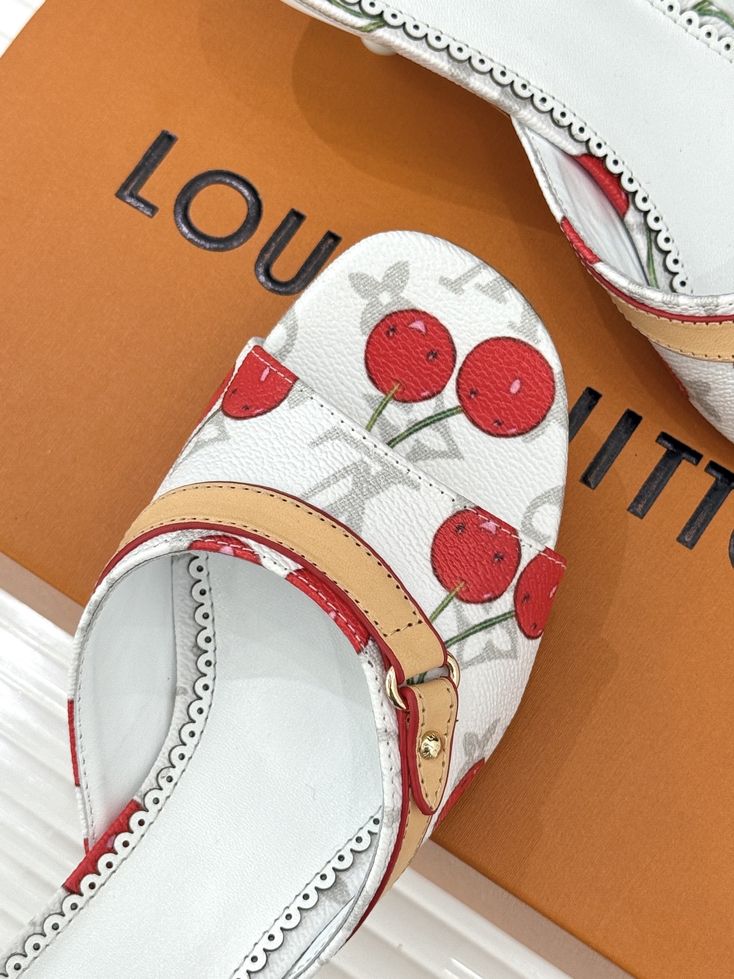 L*V驴家经典老花猫跟拖鞋🆕小红书超级爆款经典经典老花设计 清新俏皮 穿搭率极高 百搭又吸睛大方又百搭 