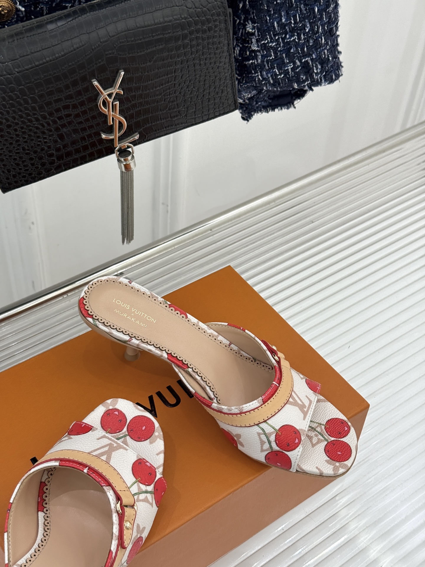 L*V驴家经典老花猫跟拖鞋🆕小红书超级爆款经典经典老花设计 清新俏皮 穿搭率极高 百搭又吸睛大方又百搭 