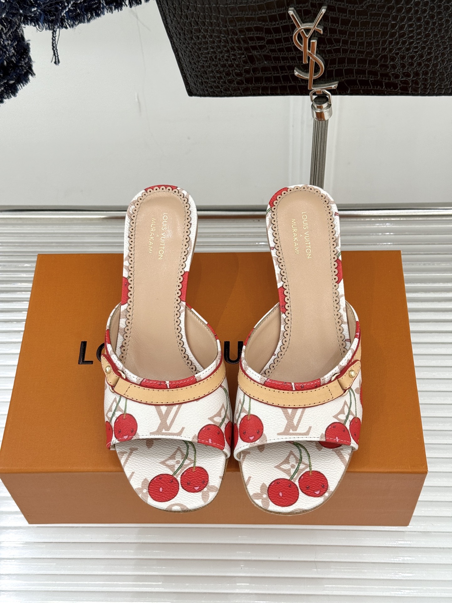 L*V驴家经典老花猫跟拖鞋🆕小红书超级爆款经典经典老花设计 清新俏皮 穿搭率极高 百搭又吸睛大方又百搭 