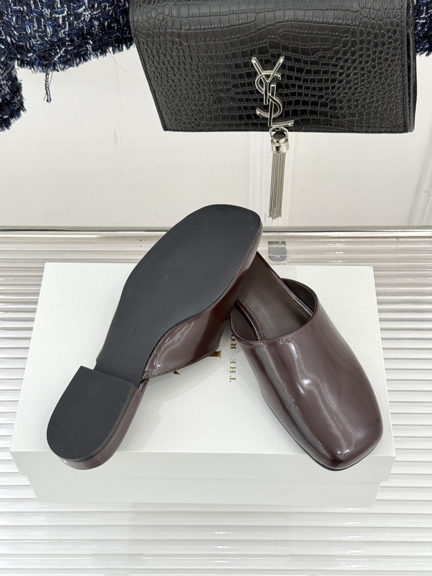 The row26WF早春新品极简方头包头半拖鞋极简主义的设计风格日常随心搭配裙子 裤子 都无敌好看！鞋