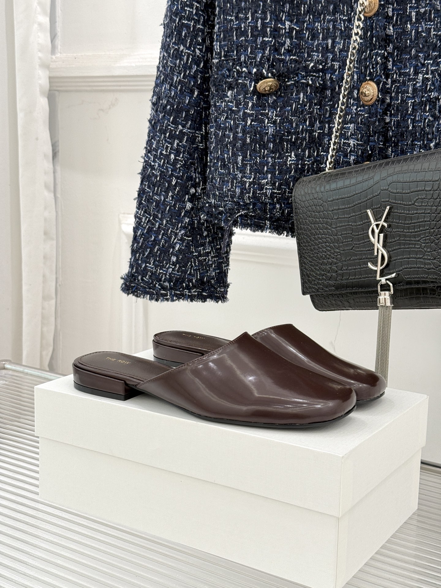 The row26WF早春新品极简方头包头半拖鞋极简主义的设计风格日常随心搭配裙子 裤子 都无敌好看！鞋