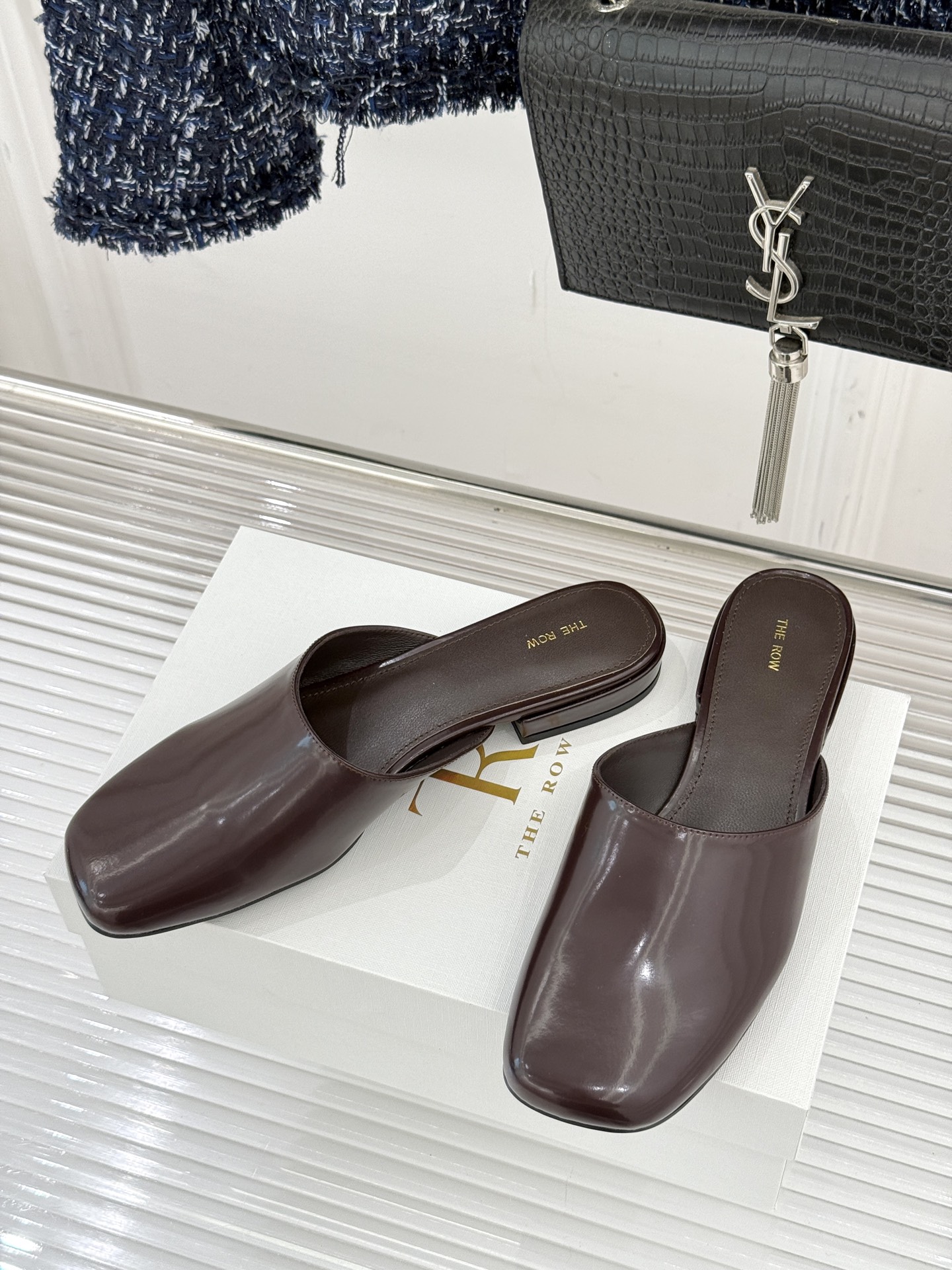 The row26WF早春新品极简方头包头半拖鞋极简主义的设计风格日常随心搭配裙子 裤子 都无敌好看！鞋