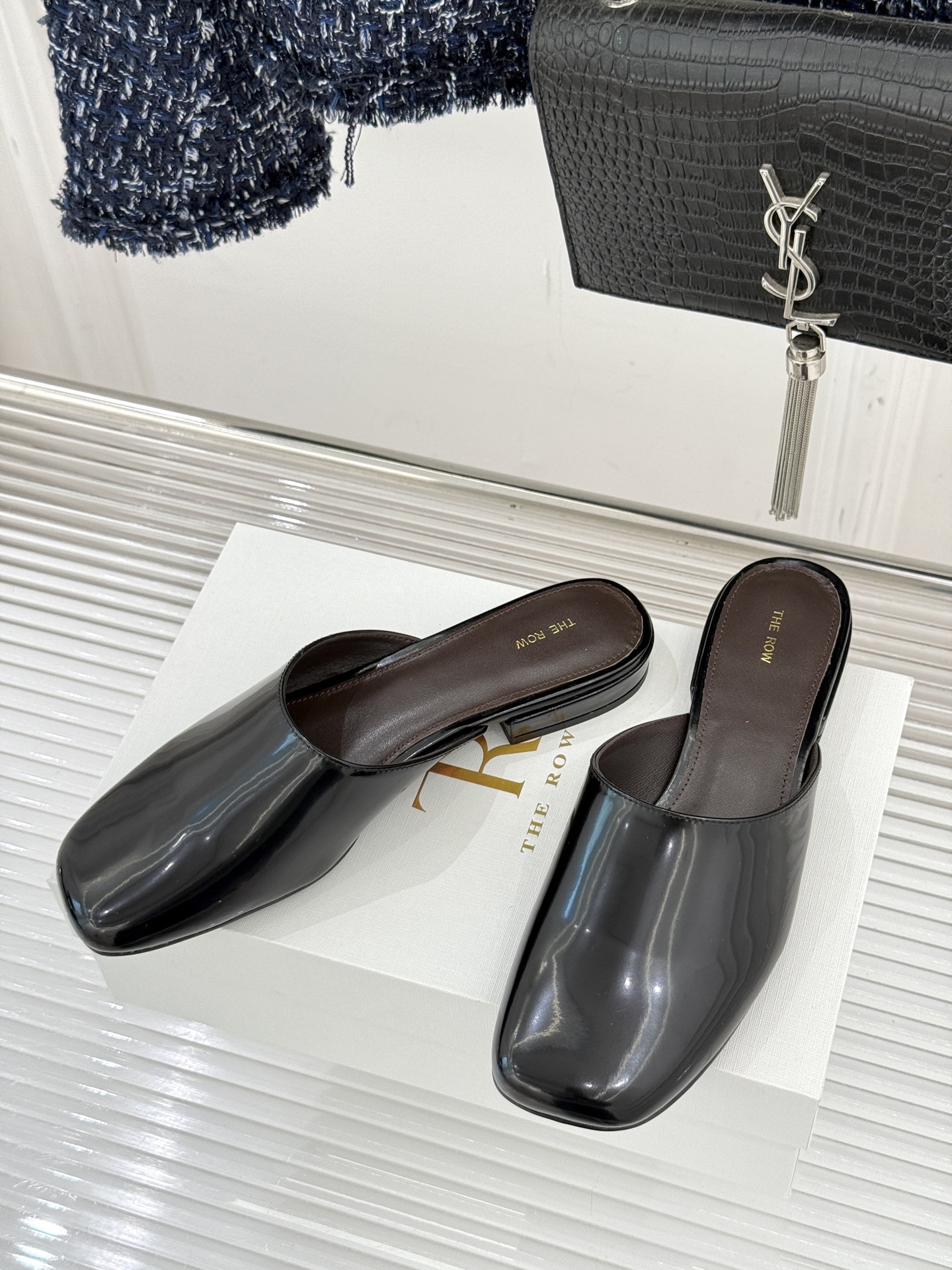 The row26WF早春新品极简方头包头半拖鞋极简主义的设计风格日常随心搭配裙子 裤子 都无敌好看！鞋