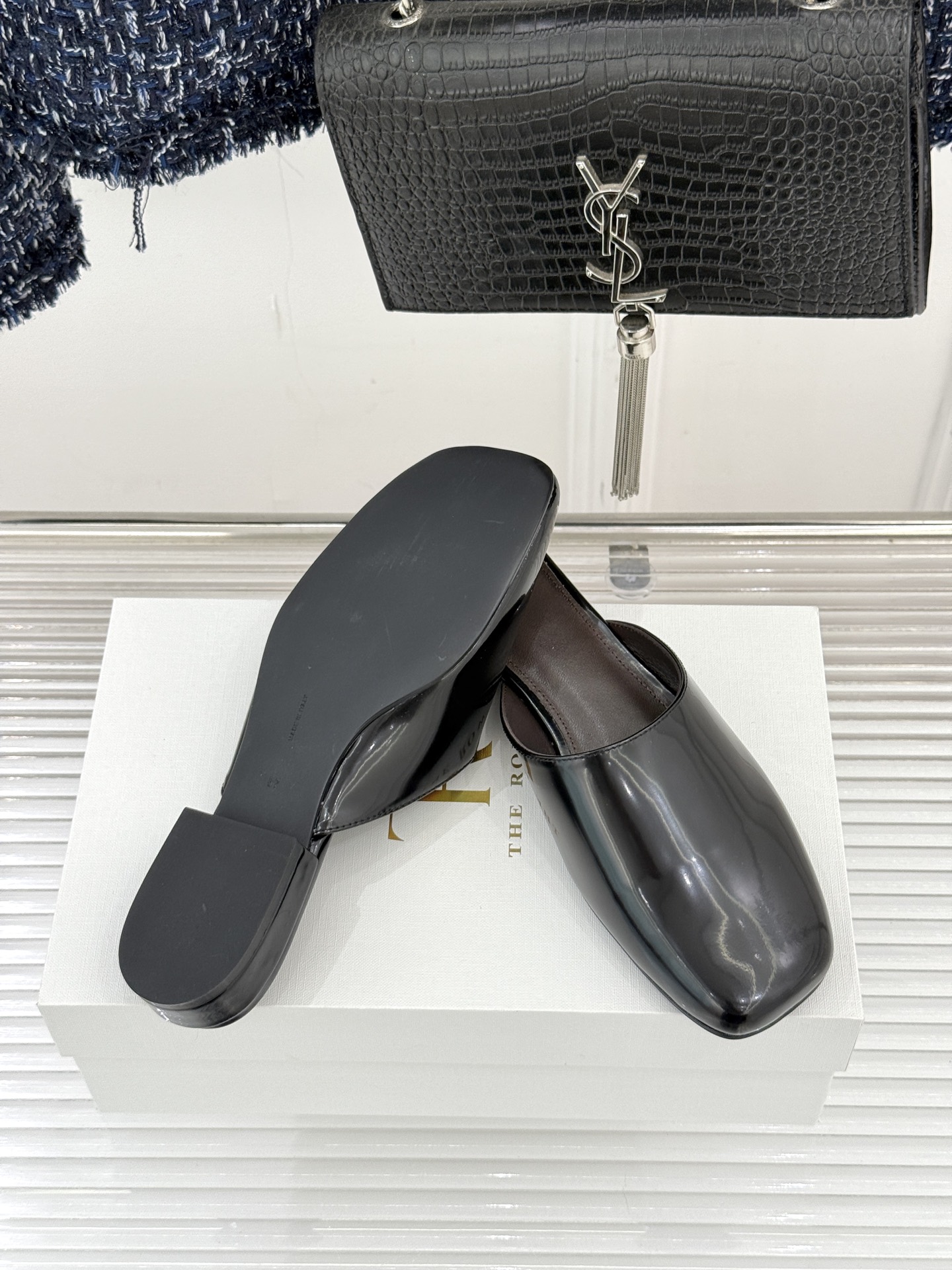 The row26WF早春新品极简方头包头半拖鞋极简主义的设计风格日常随心搭配裙子 裤子 都无敌好看！鞋