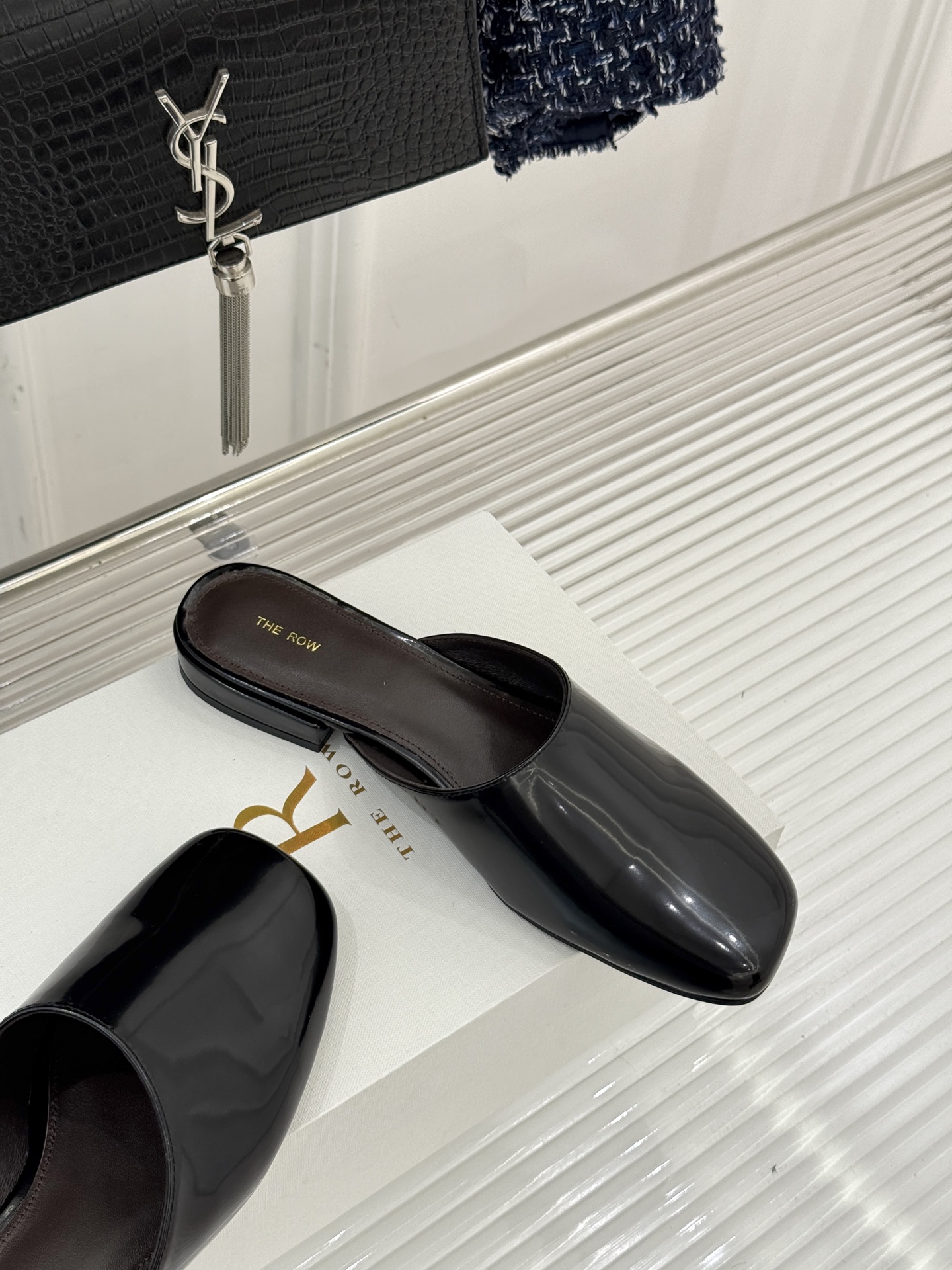 The row26WF早春新品极简方头包头半拖鞋极简主义的设计风格日常随心搭配裙子 裤子 都无敌好看！鞋