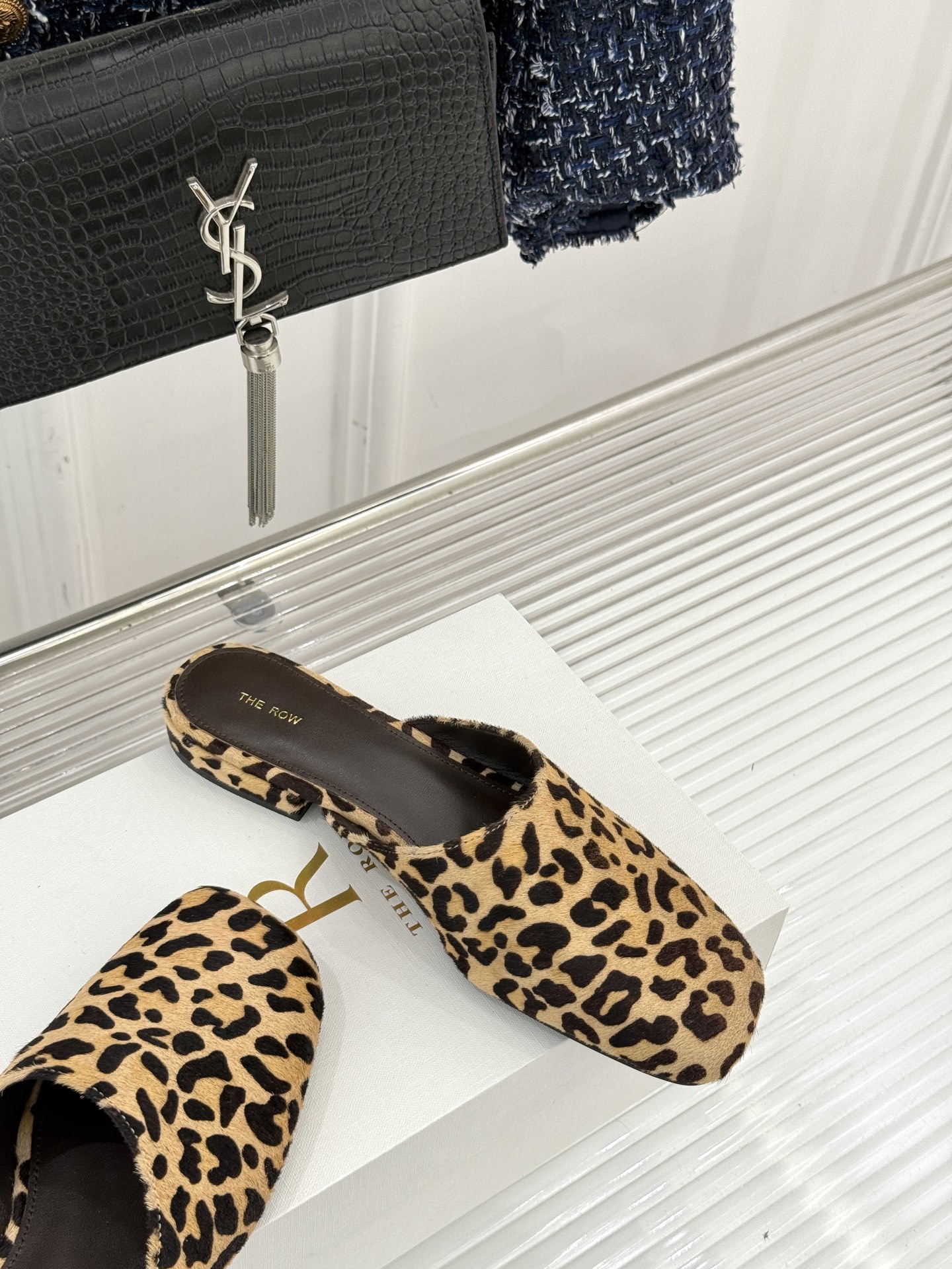 The row26WF早春新品极简方头包头半拖鞋极简主义的设计风格日常随心搭配裙子 裤子 都无敌好看！鞋