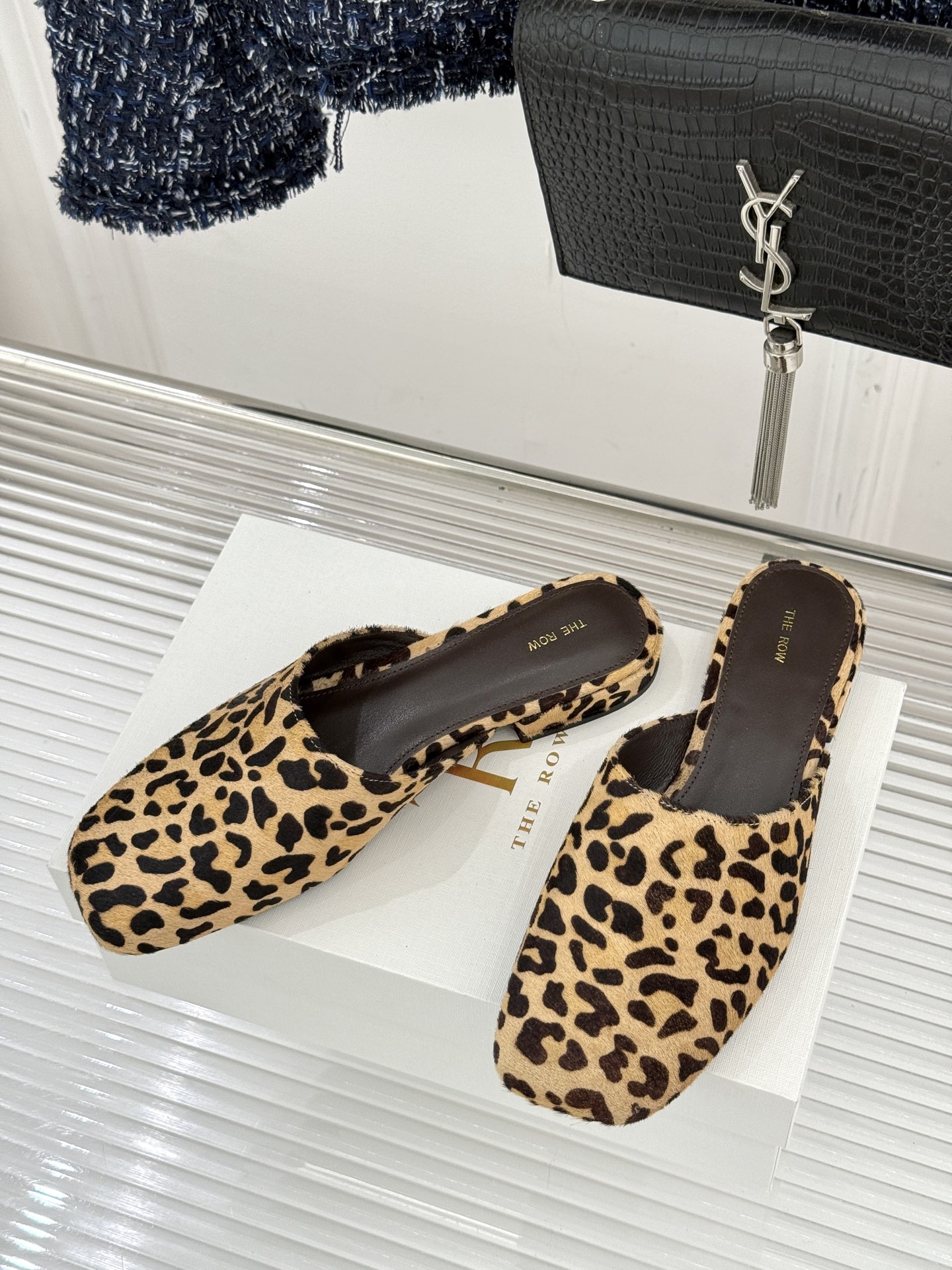 The row26WF早春新品极简方头包头半拖鞋极简主义的设计风格日常随心搭配裙子 裤子 都无敌好看！鞋