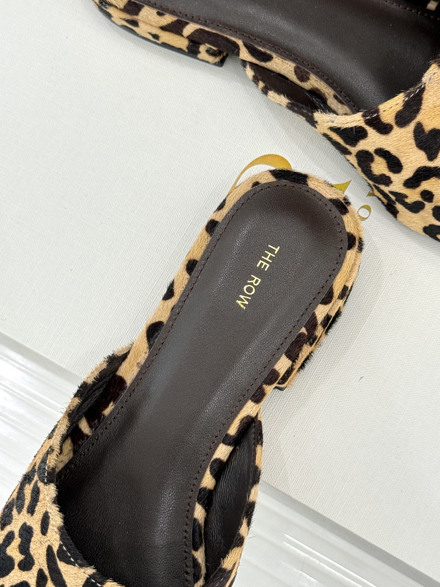 The row26WF早春新品极简方头包头半拖鞋极简主义的设计风格日常随心搭配裙子 裤子 都无敌好看！鞋