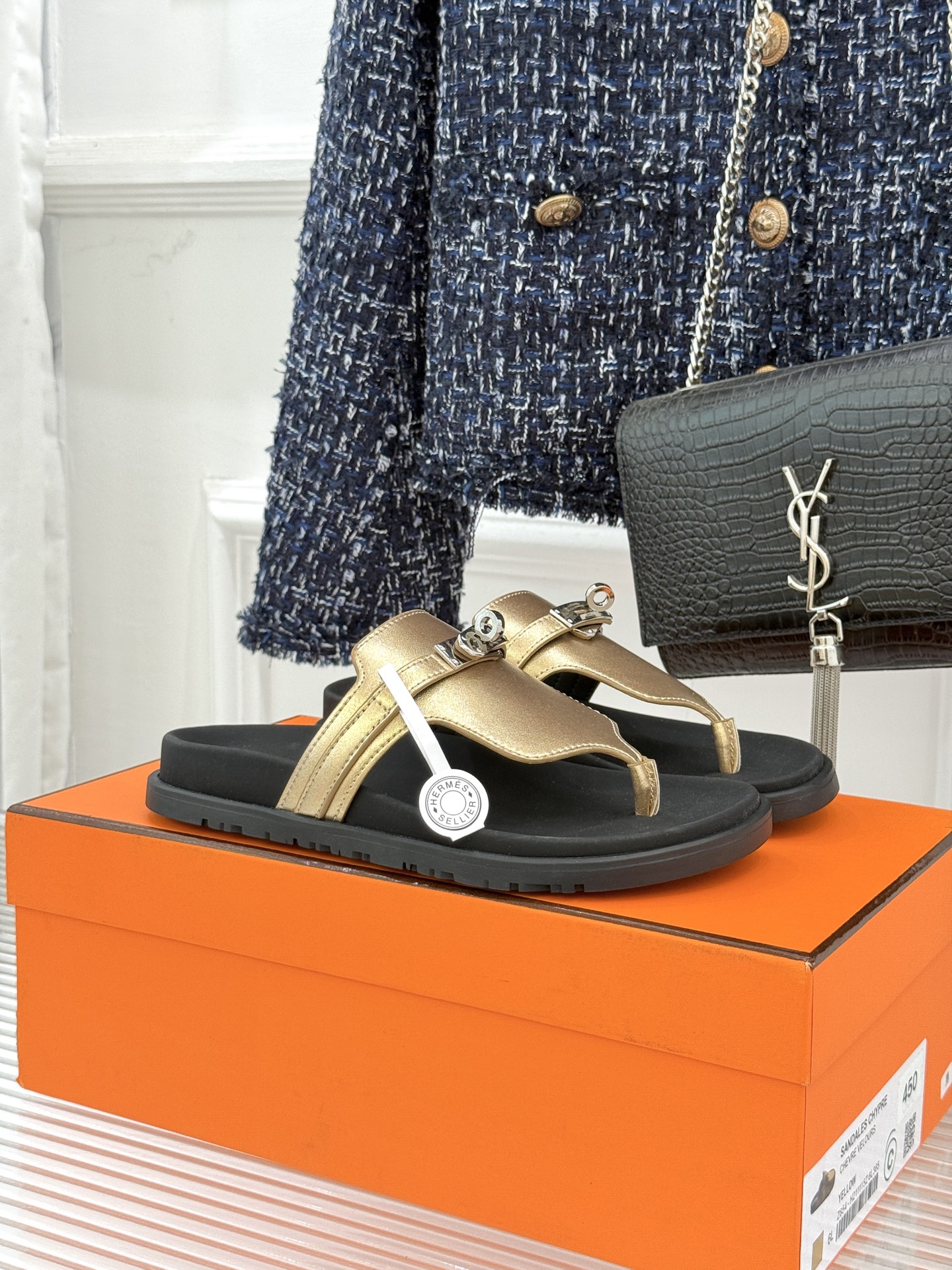 男码➕10Herme*经典 二舅Kelly扣拖鞋二舅鞋夏天的最爱😍仿佛是有一种魔力 越看越好看 刚出的时