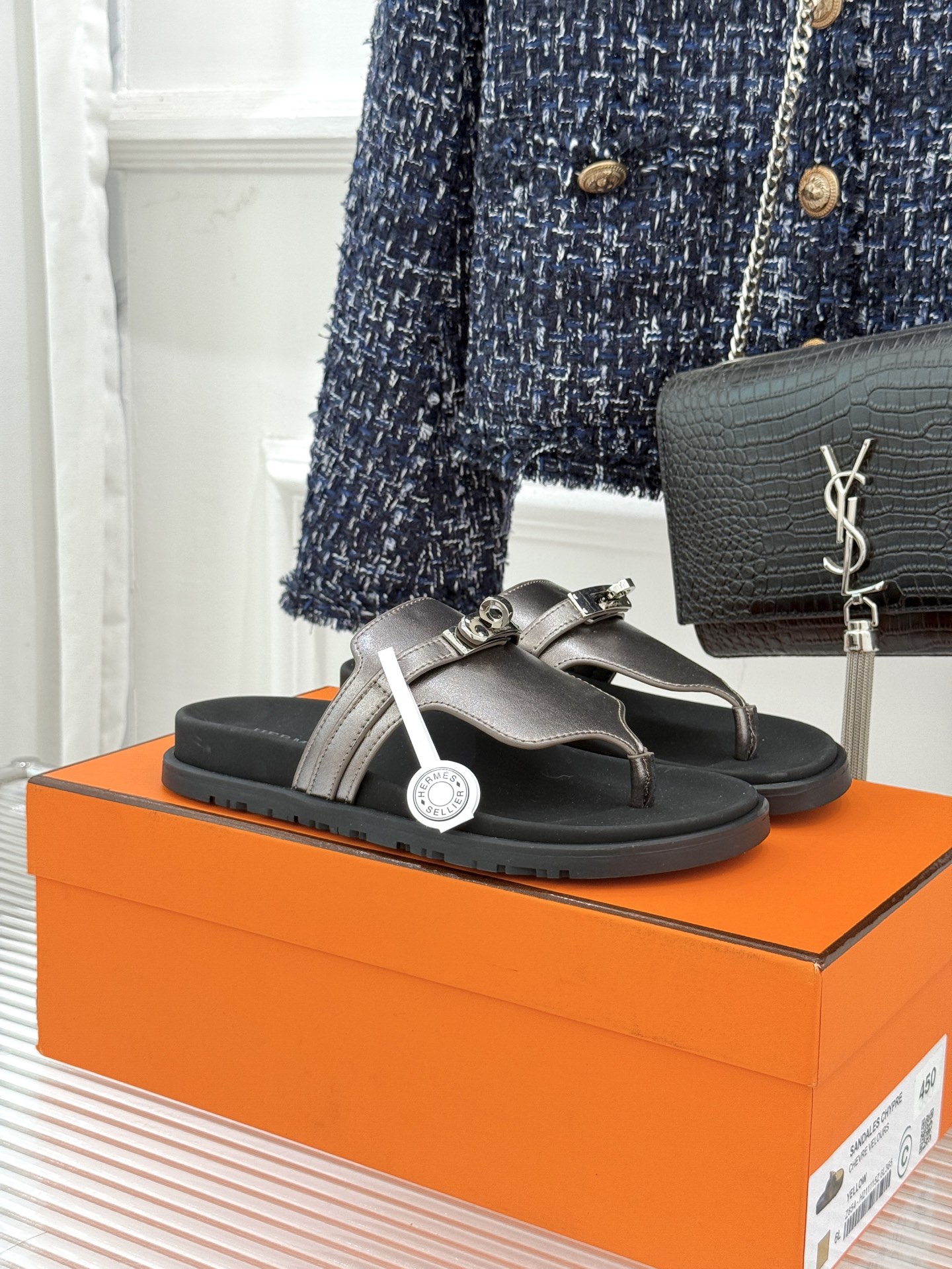 男码➕10Herme*经典 二舅Kelly扣拖鞋二舅鞋夏天的最爱😍仿佛是有一种魔力 越看越好看 刚出的时