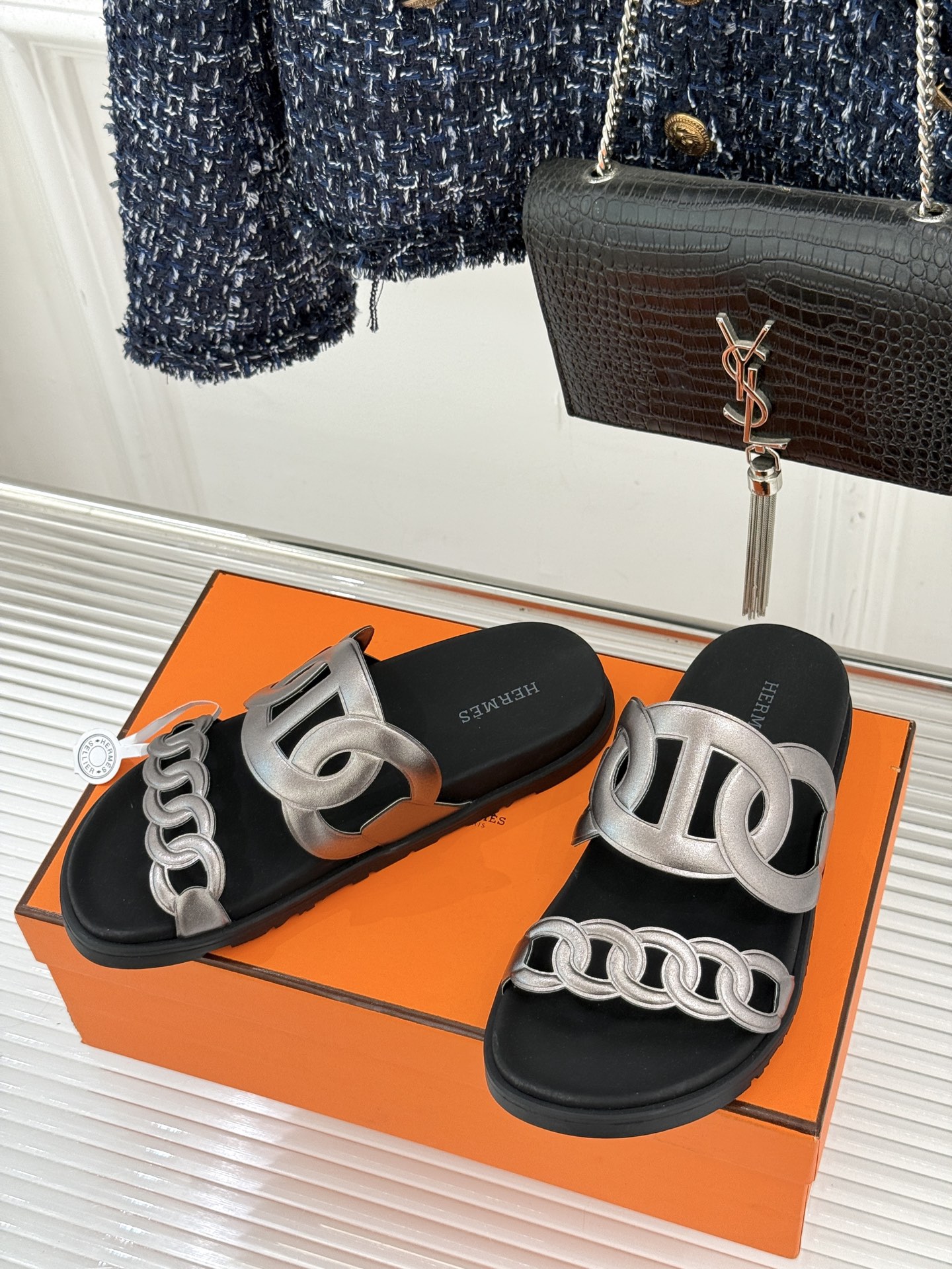 男码➕10Herme*经典 二舅猪鼻子拖鞋二舅鞋夏天的最爱😍仿佛是有一种魔力 越看越好看 刚出的时候不理