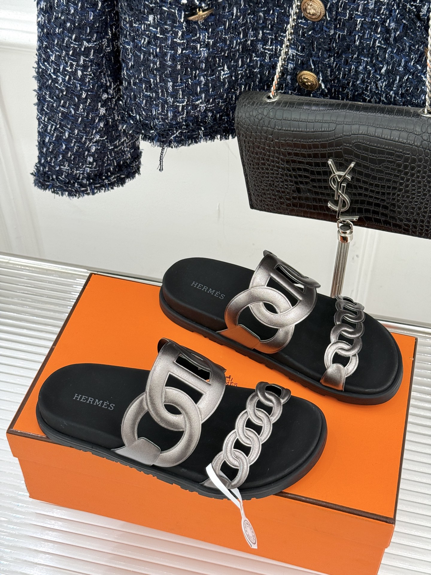 男码➕10Herme*经典 二舅猪鼻子拖鞋二舅鞋夏天的最爱😍仿佛是有一种魔力 越看越好看 刚出的时候不理
