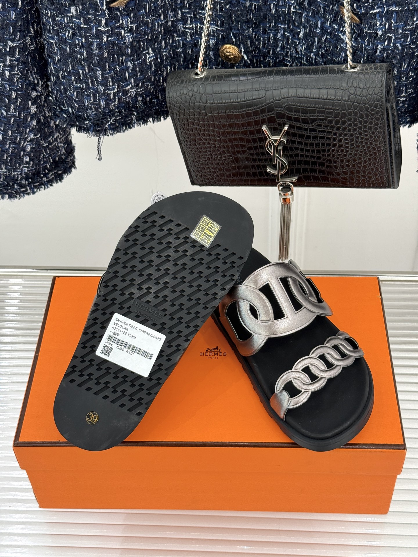 男码➕10Herme*经典 二舅猪鼻子拖鞋二舅鞋夏天的最爱😍仿佛是有一种魔力 越看越好看 刚出的时候不理