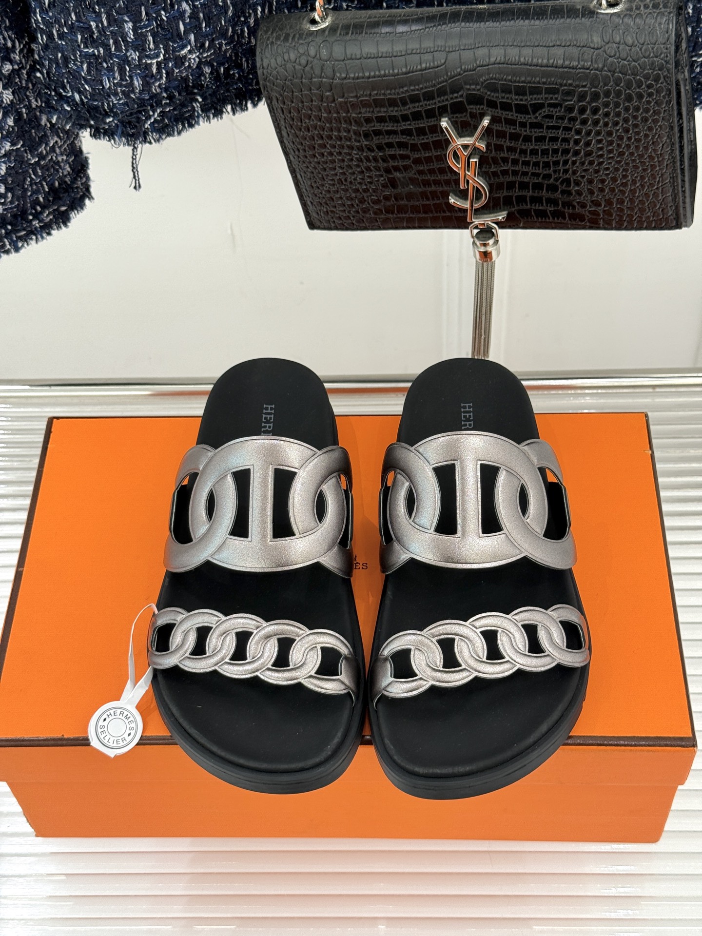 男码➕10Herme*经典 二舅猪鼻子拖鞋二舅鞋夏天的最爱😍仿佛是有一种魔力 越看越好看 刚出的时候不理